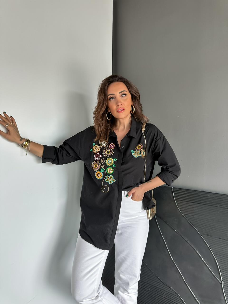 Siyah Çiçekli İşlemeli Poplin Gömlek