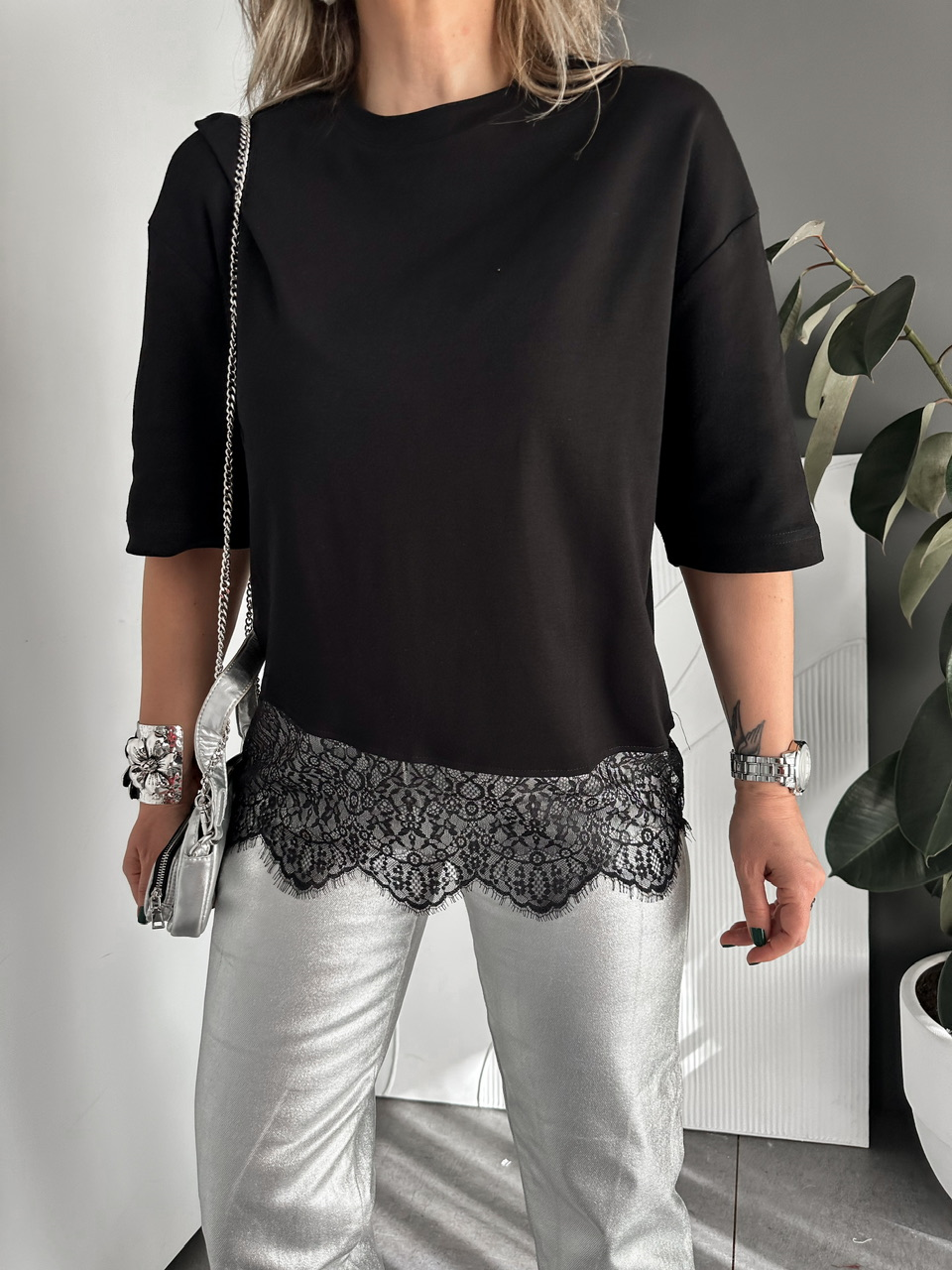 Siyah Eteği Dantelli Cotton Tshirt