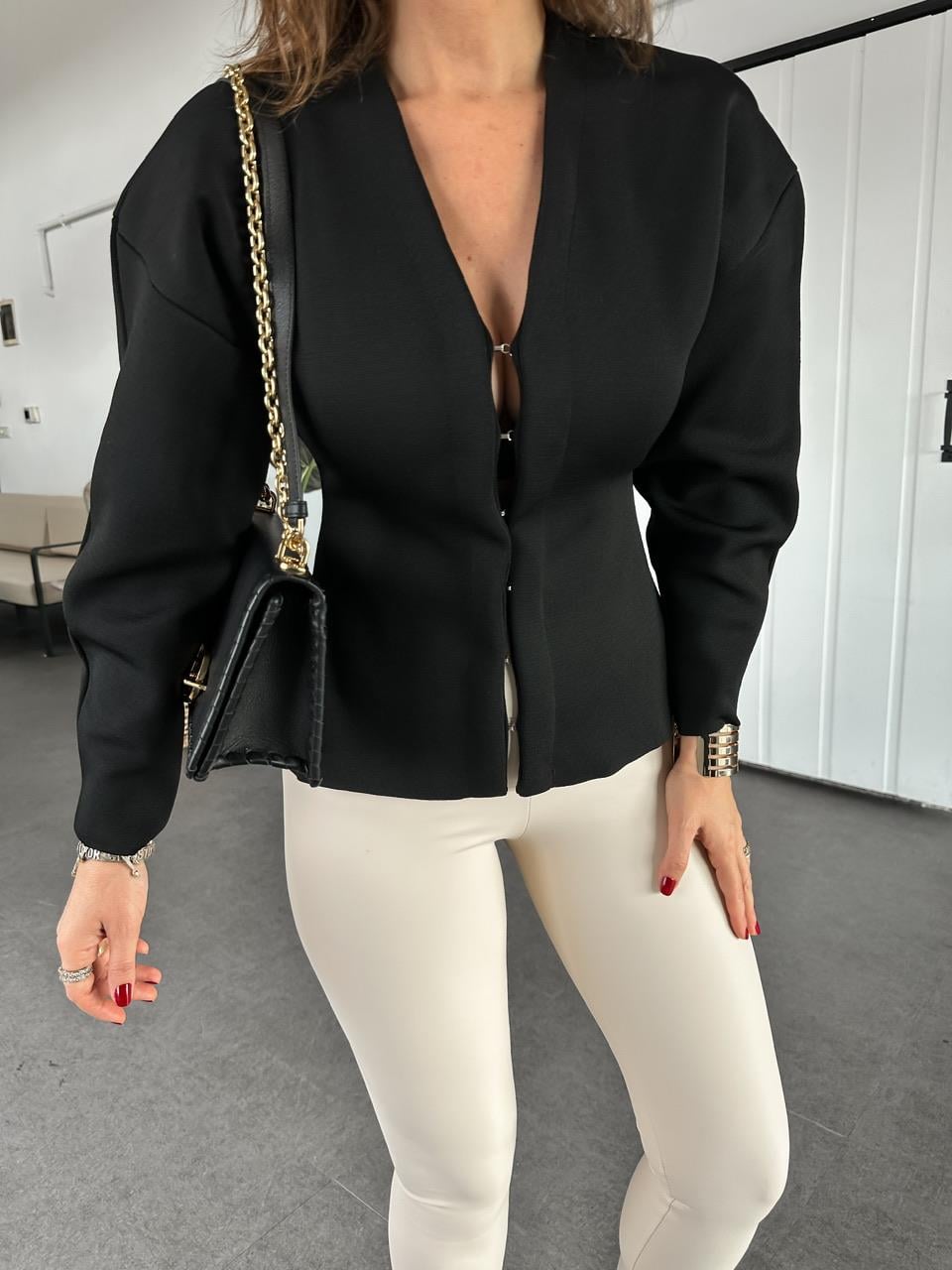 Siyah Kancalı Çelik Örme Hırka