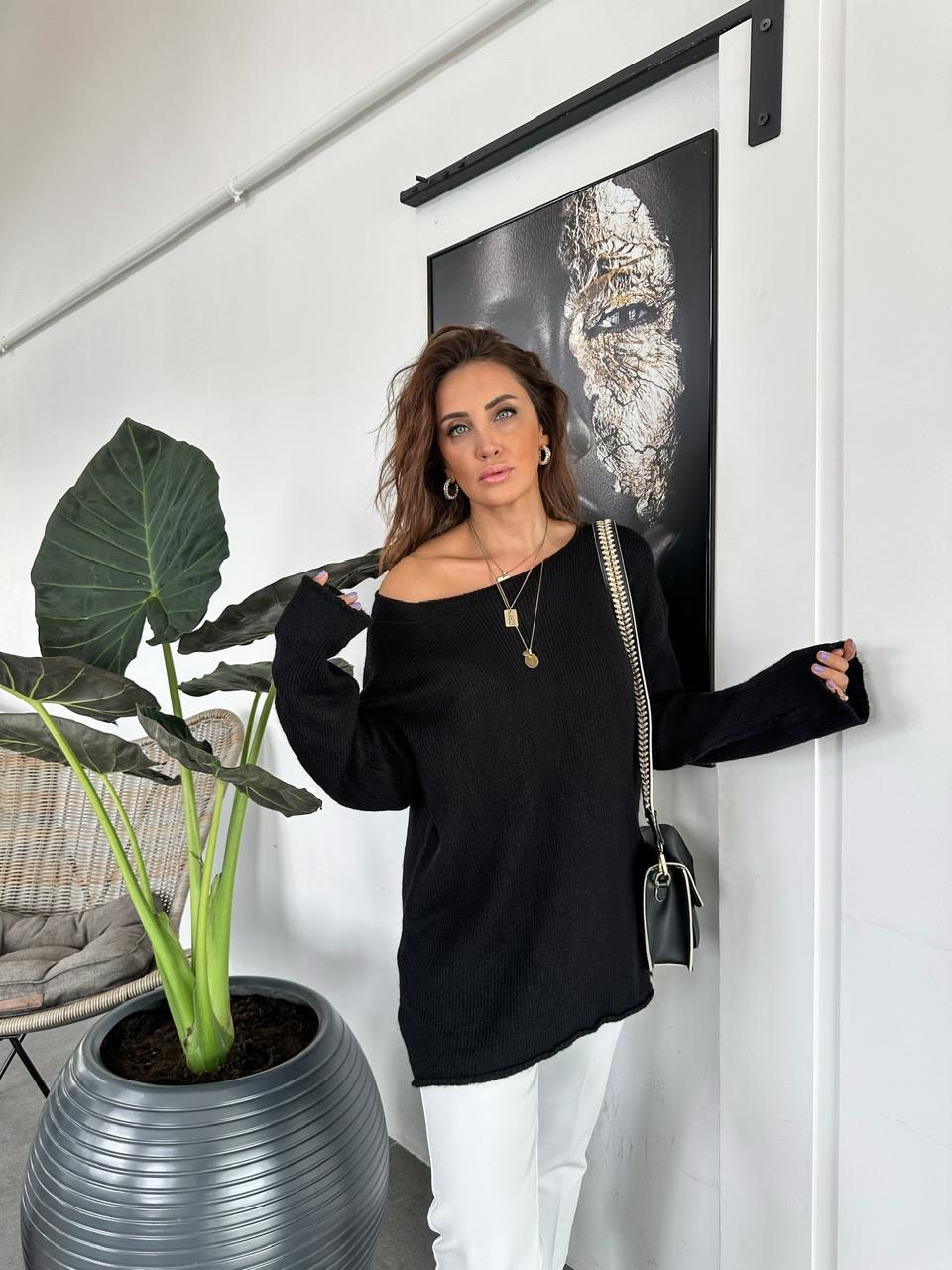 Siyah Kayık Yaka Basic Kazak