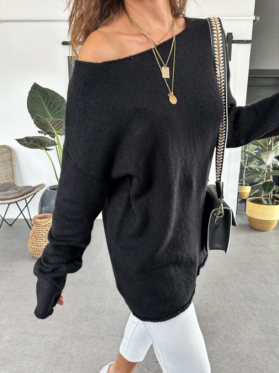 Siyah Kayık Yaka Basic Kazak