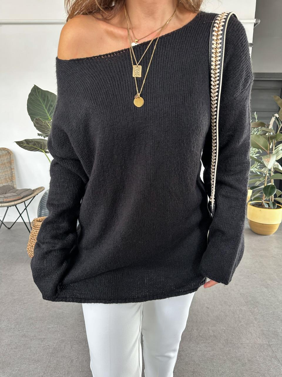 Siyah Kayık Yaka Basic Kazak