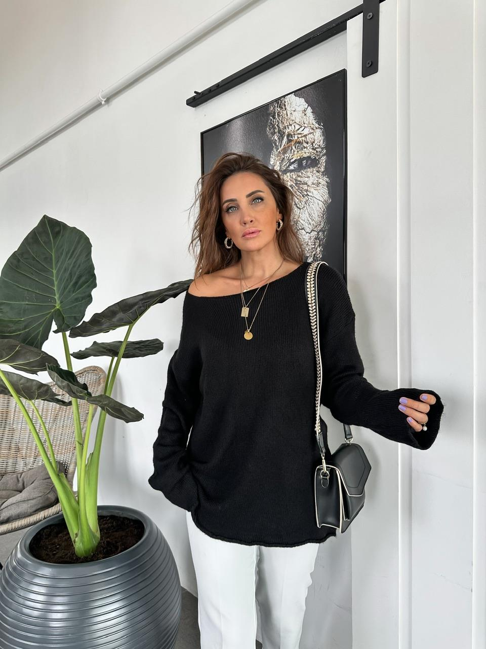 Siyah Kayık Yaka Basic Kazak