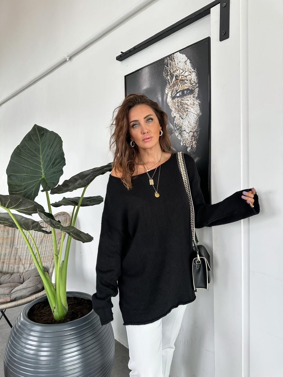 Siyah Kayık Yaka Basic Kazak