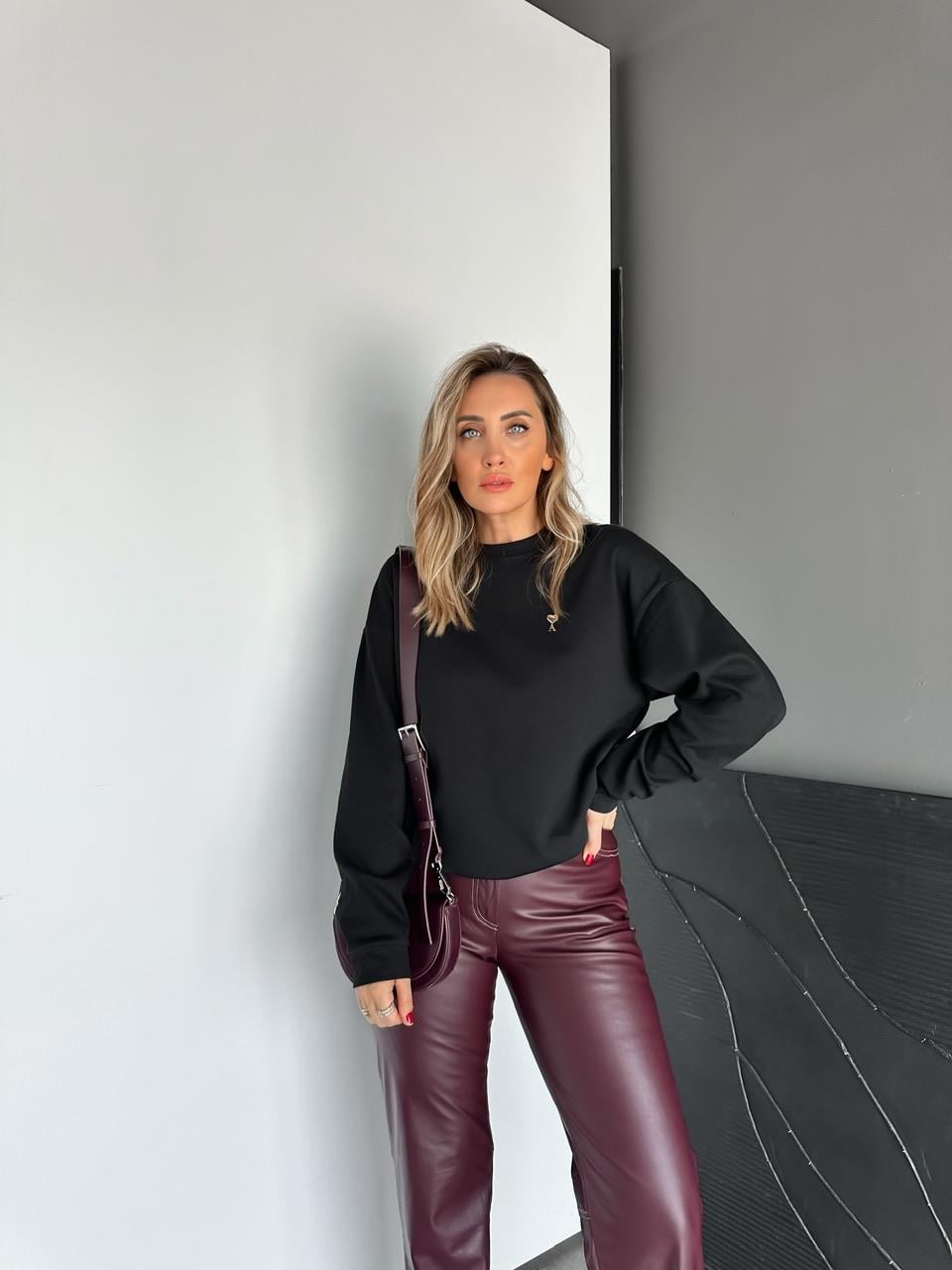 Siyah Logolu Marka Model Sweatshirt