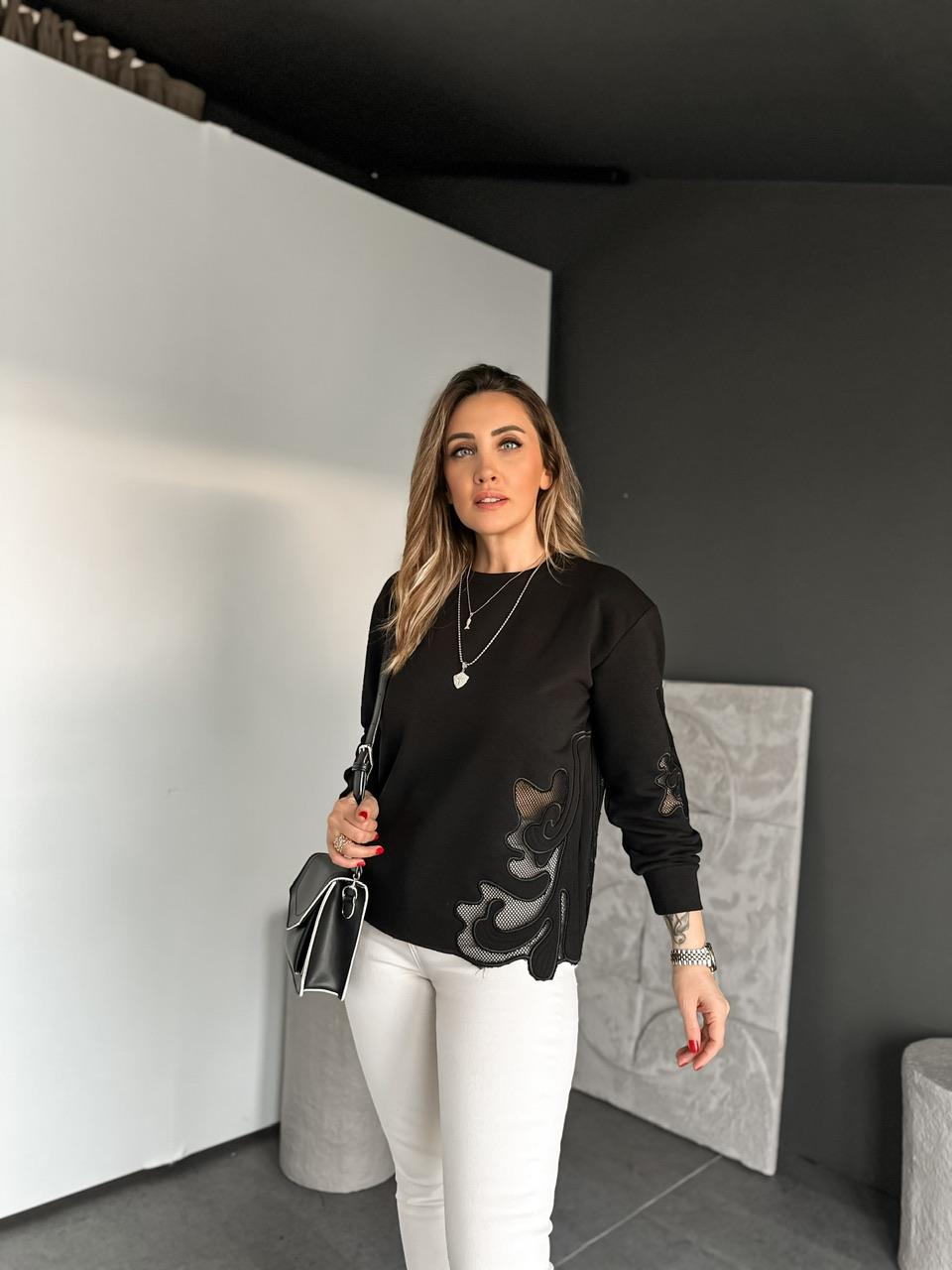 Siyah Nakışlı Marka Model Sweatshirt