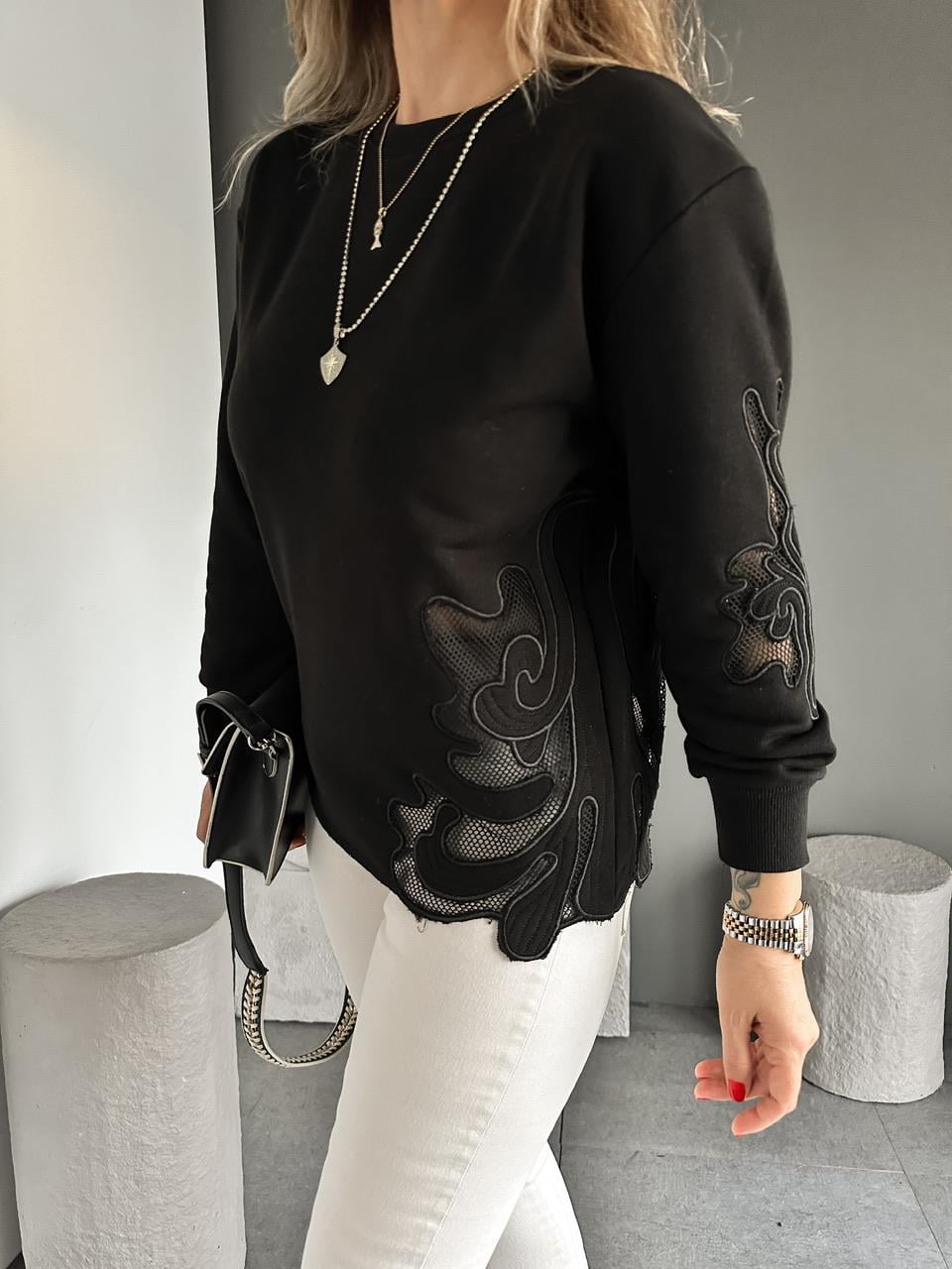 Siyah Nakışlı Marka Model Sweatshirt