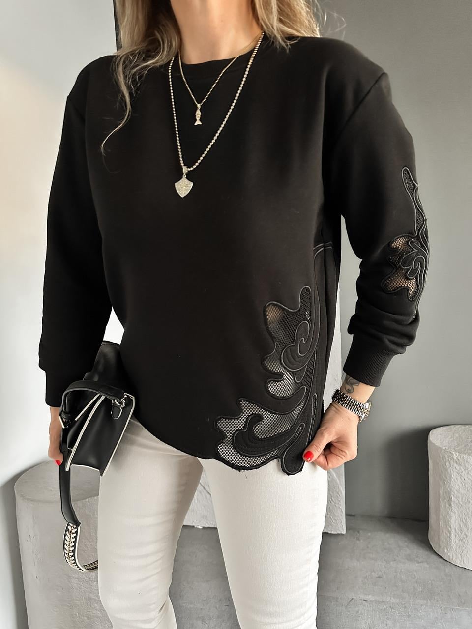 Siyah Nakışlı Marka Model Sweatshirt