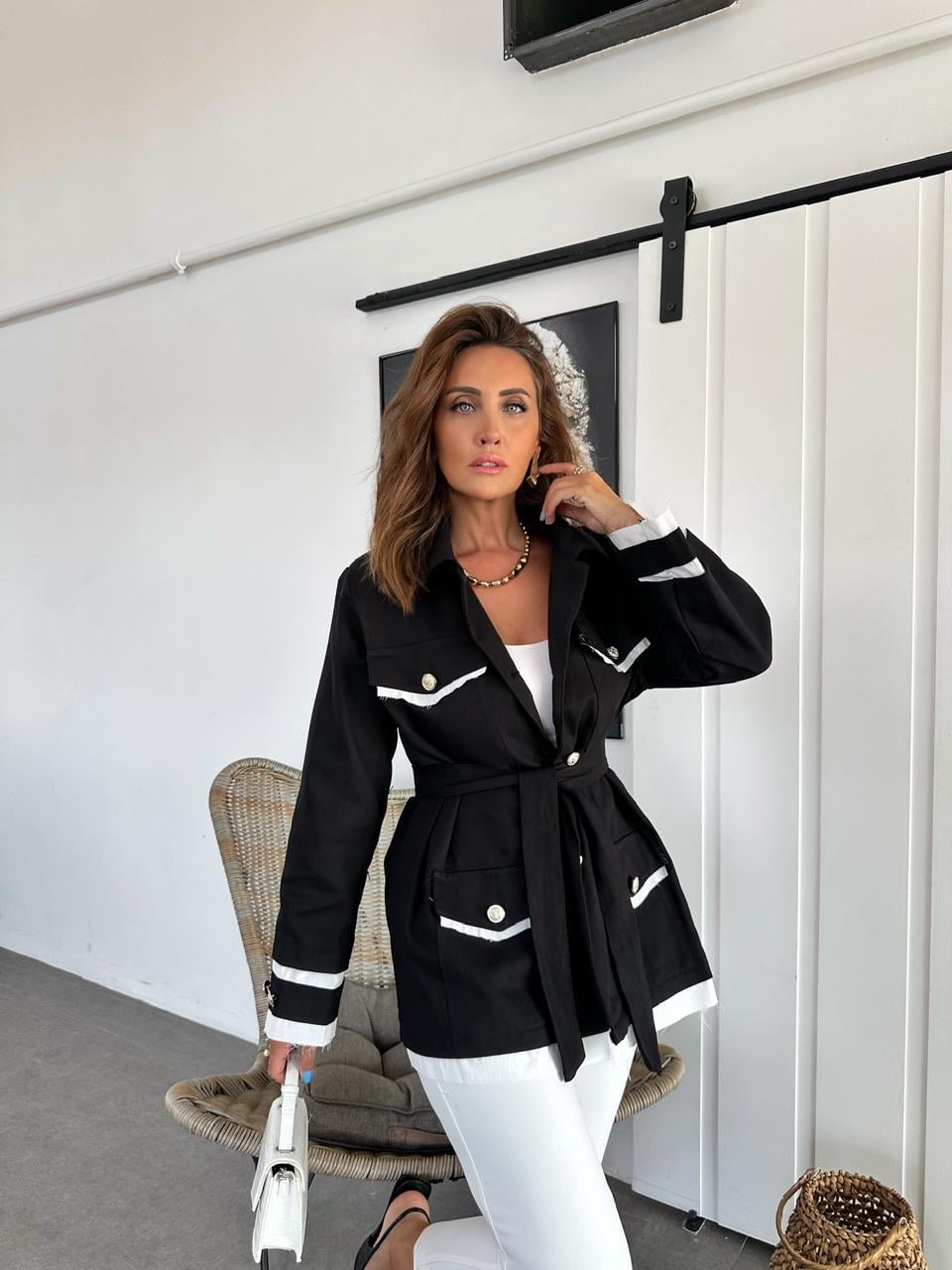 Siyah Pis Dikişli Kuşaklı Ceket