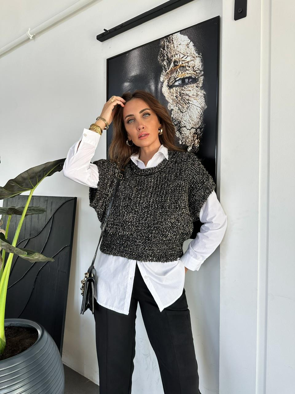 Siyah Pullu Gömlekli Triko