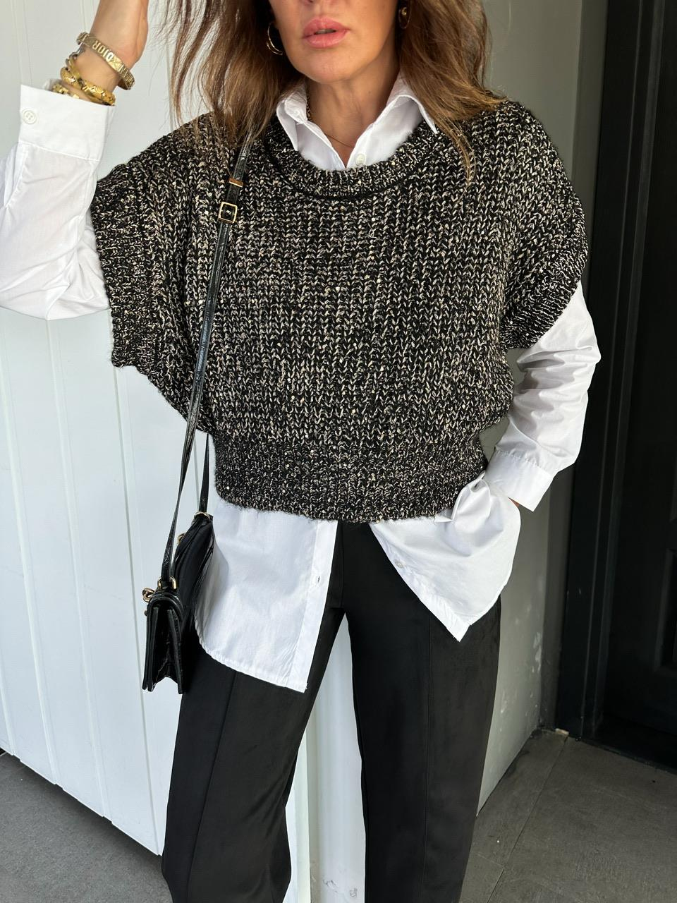 Siyah Pullu Gömlekli Triko