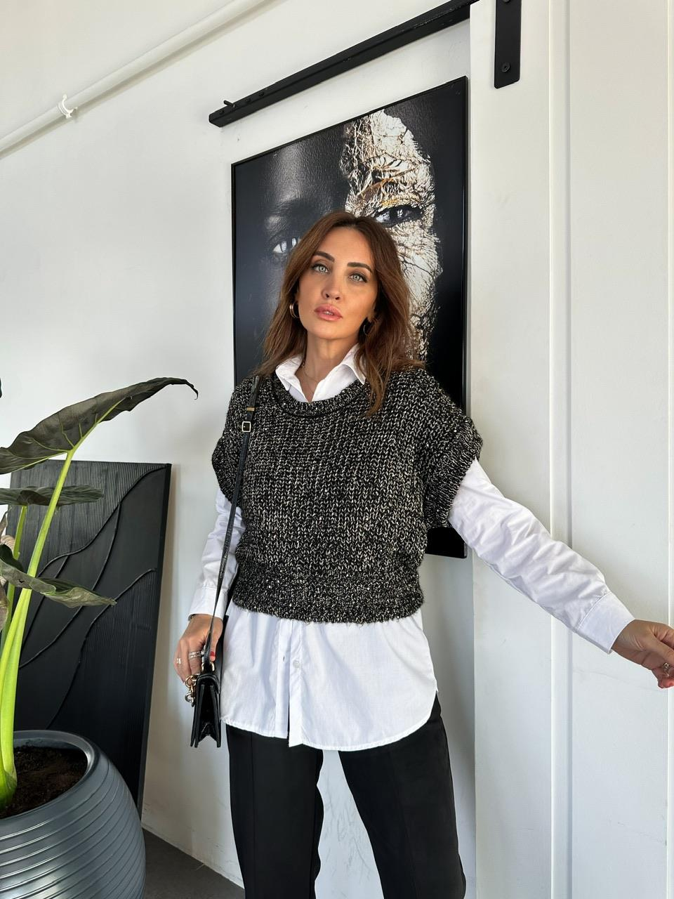 Siyah Pullu Gömlekli Triko