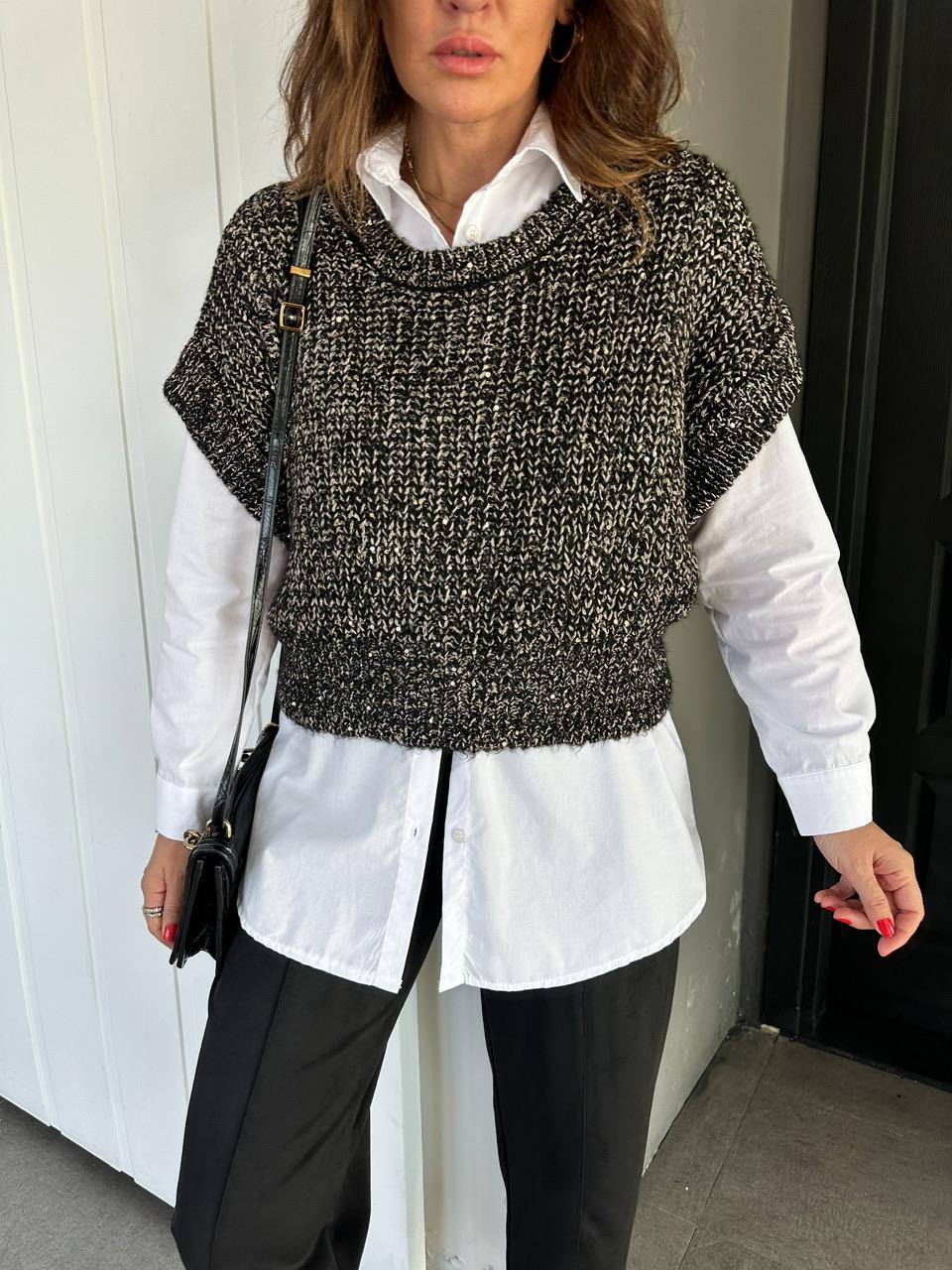 Siyah Pullu Gömlekli Triko