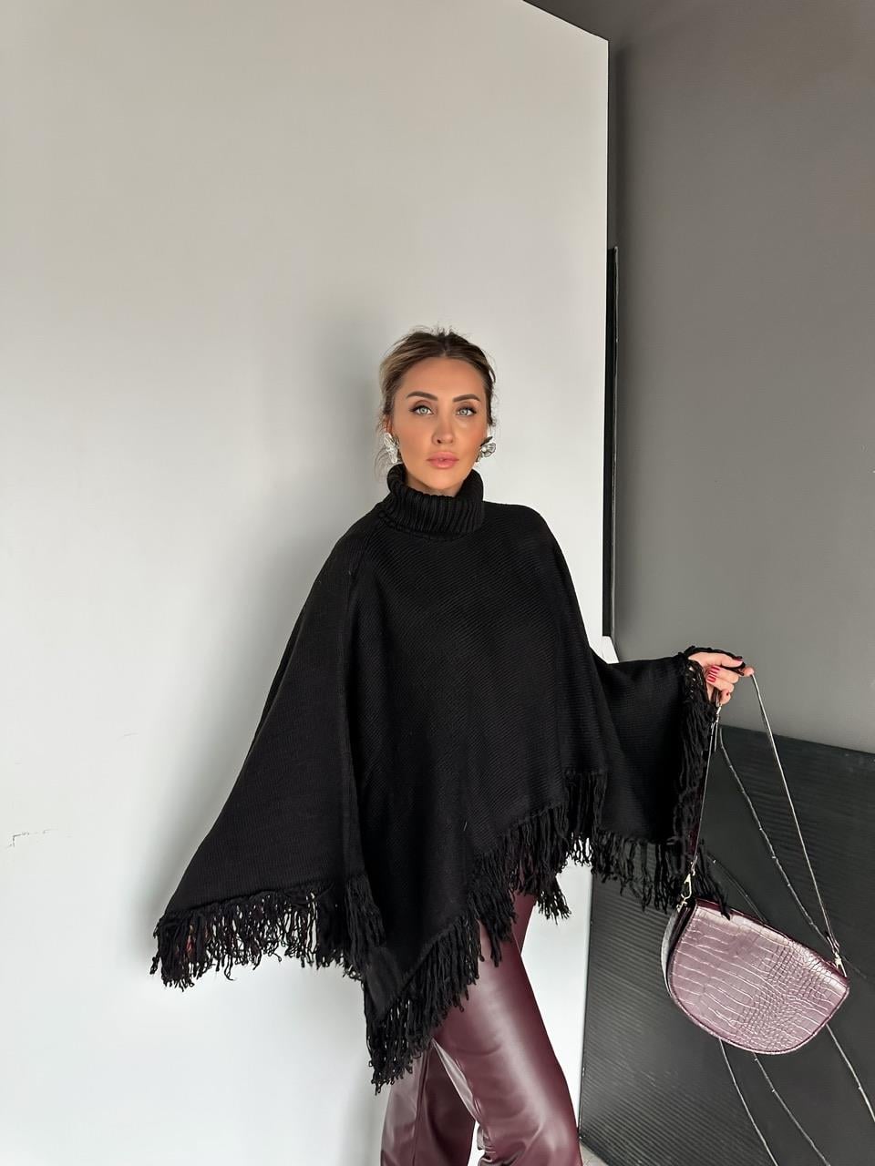 Siyah Püsküllü Panço