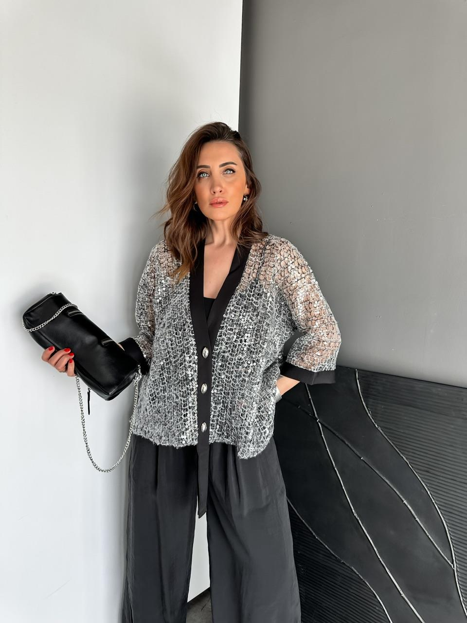 Siyah Şeritli Pullu Tasarım Ceket