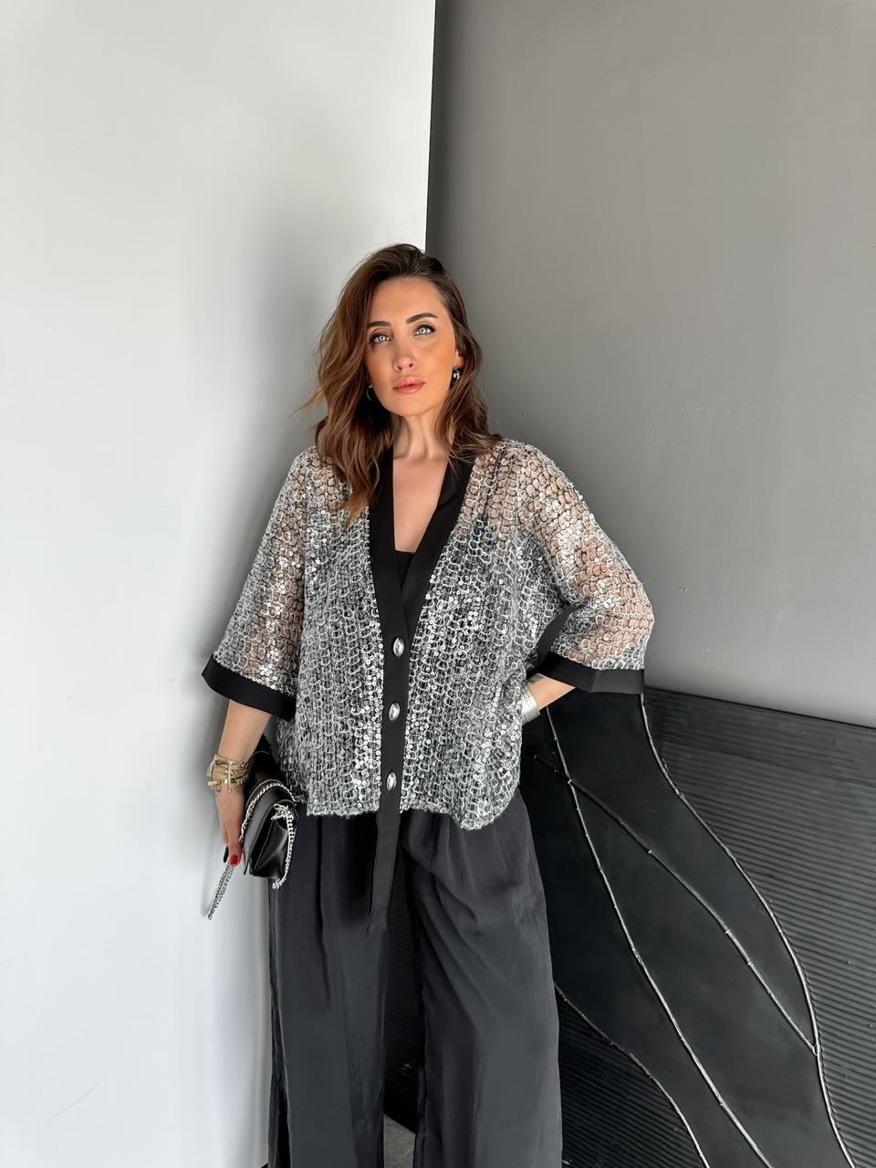 Siyah Şeritli Pullu Tasarım Ceket