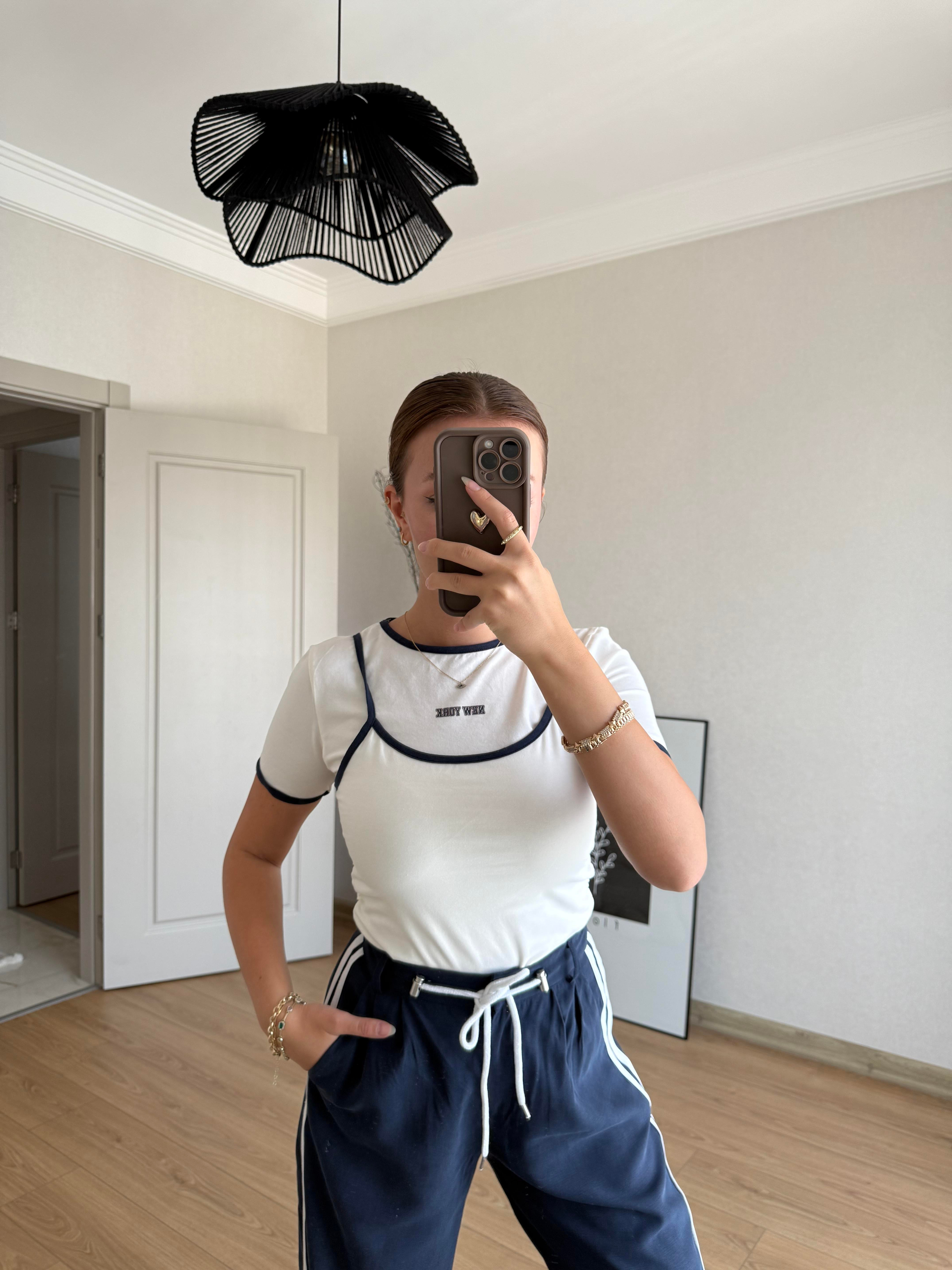 ÜST GİYİMECMEL BAŞARANAtlet Detaylı Ekru T-shirt 