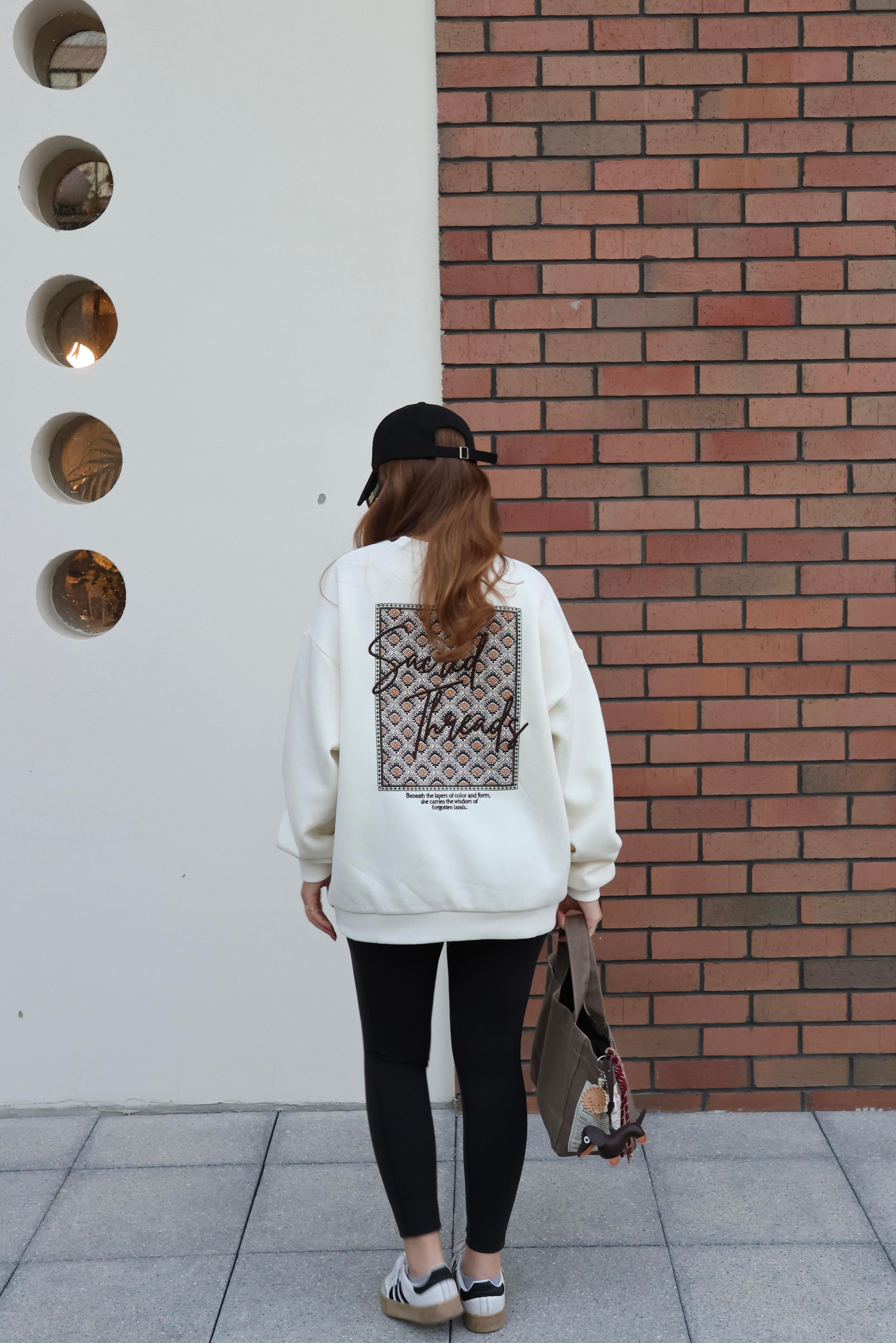SWEATSHIRTECMEL BAŞARANBASKILI EKRU SWEATSHIRT