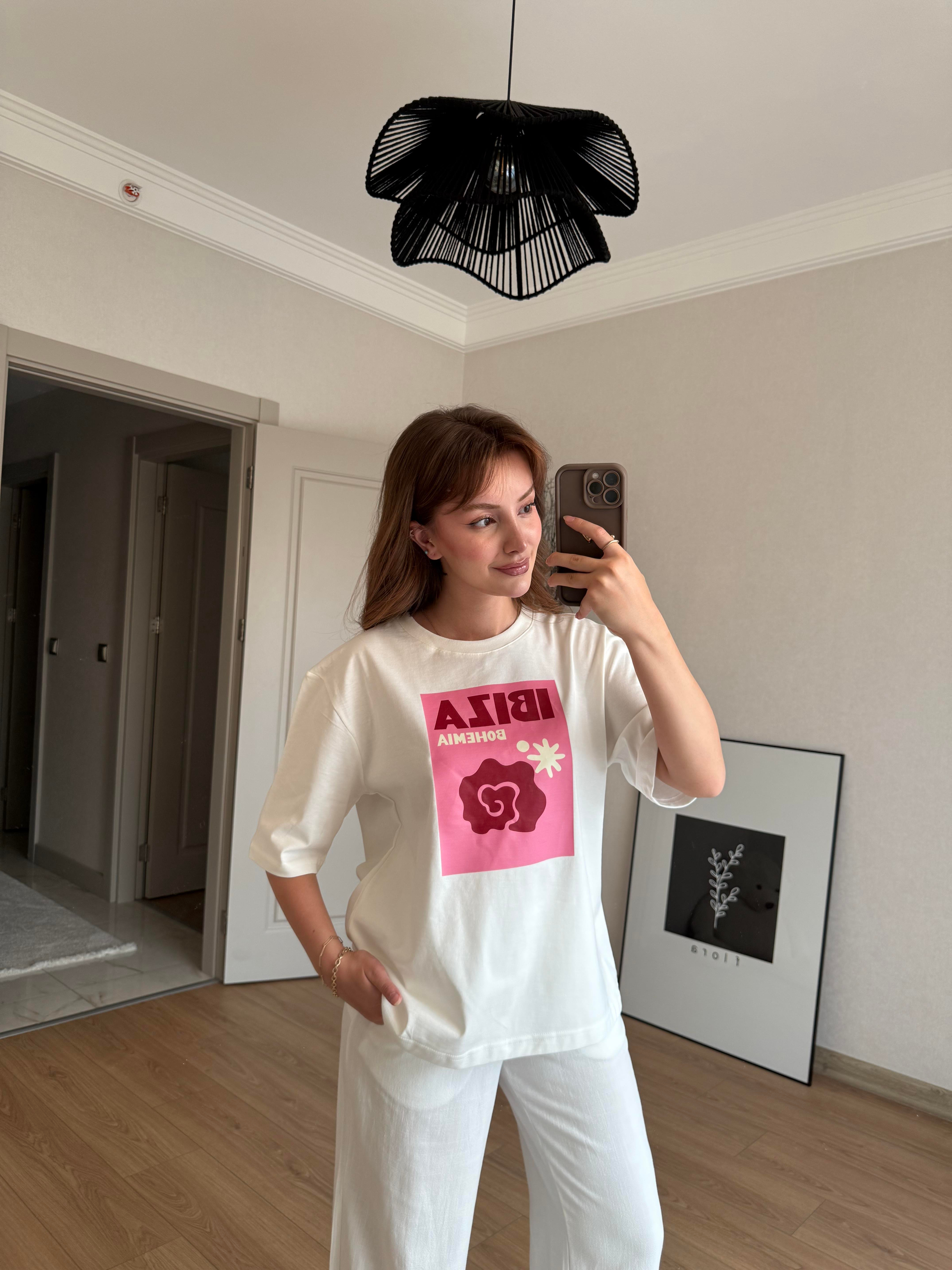 ÜST GİYİMECMEL BAŞARANBEYAZ IBIZA BASKILI TİŞÖRT