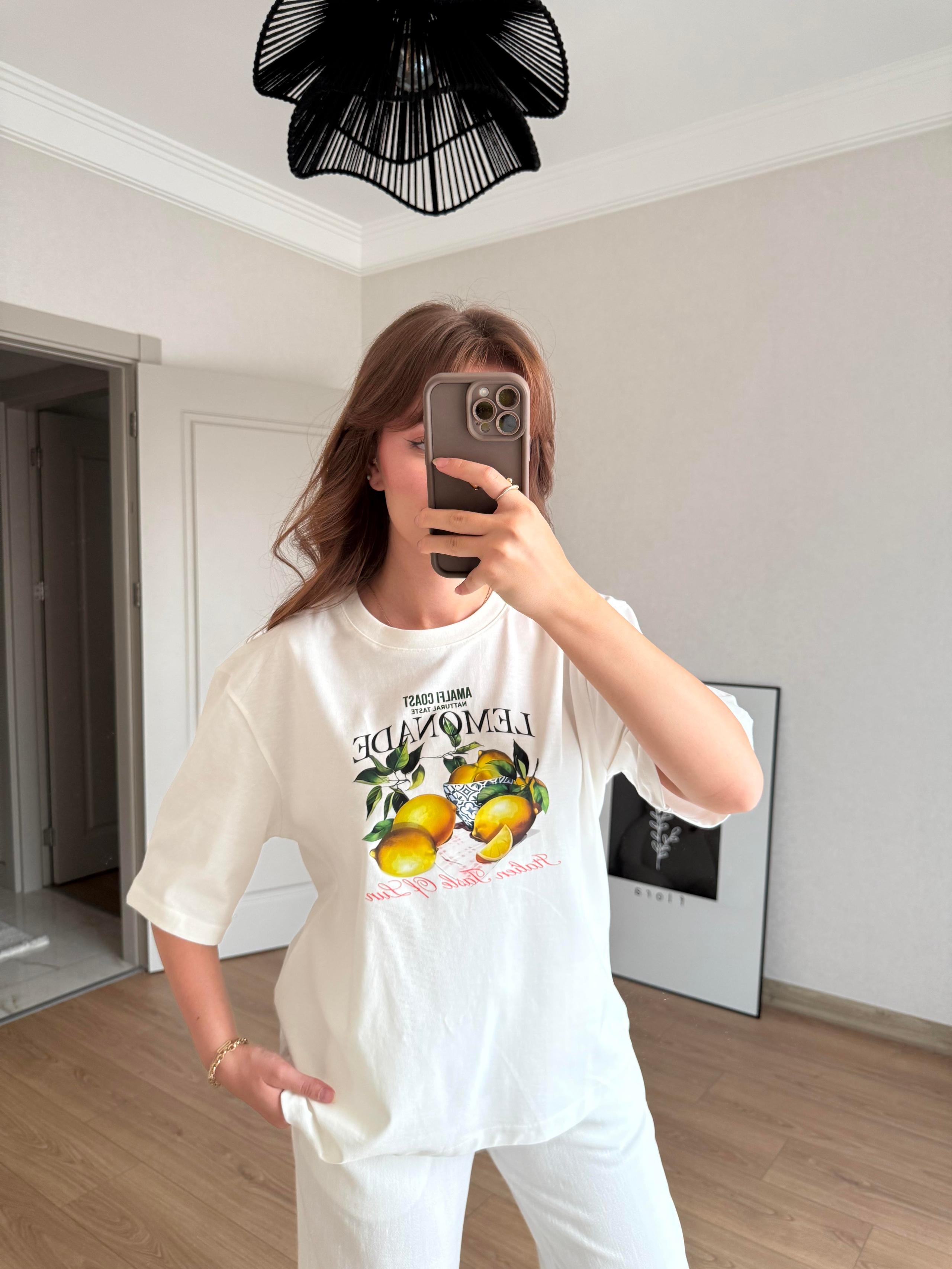 ÜST GİYİMECMEL BAŞARANBEYAZ LEMONADE BASKILI TİŞÖRT