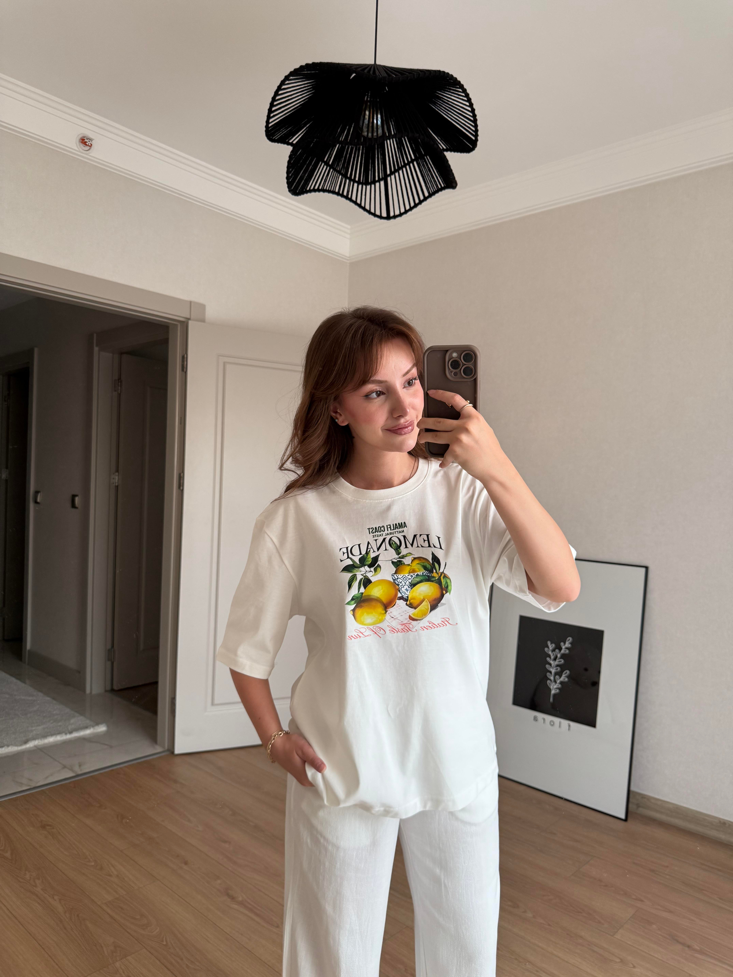 ÜST GİYİMECMEL BAŞARANBEYAZ LEMONADE BASKILI TİŞÖRT