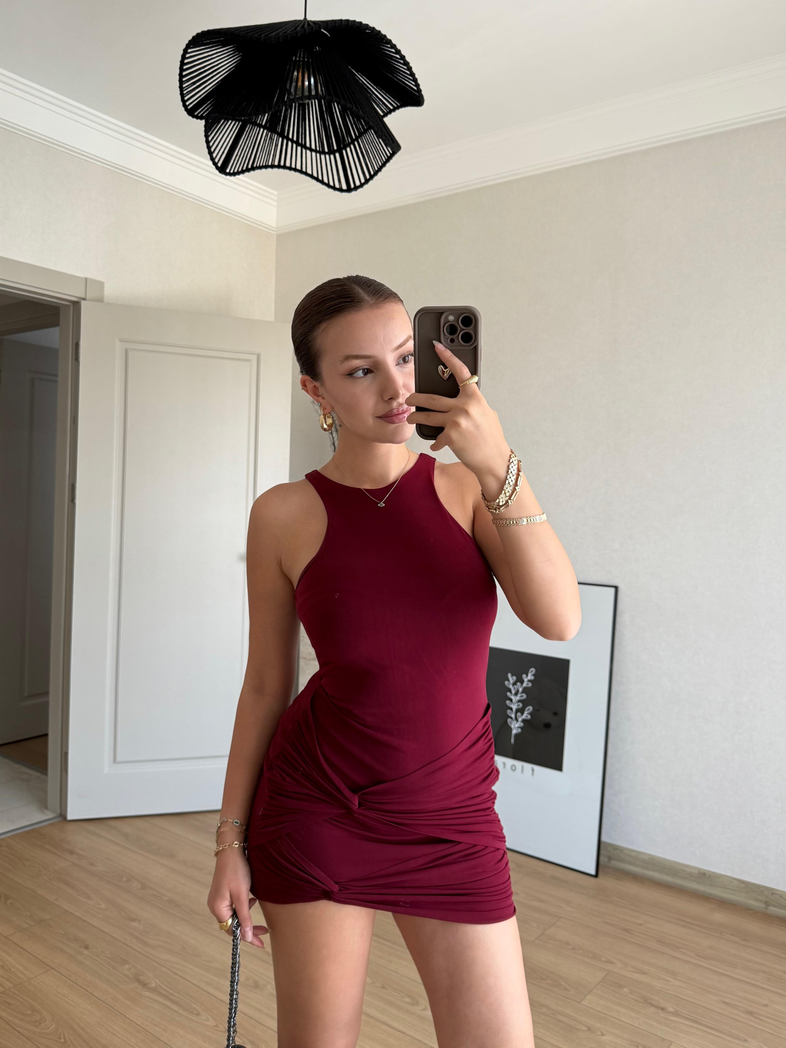 ELBİSEECMEL BAŞARANBordo Düğüm Detaylı Mini Elbise