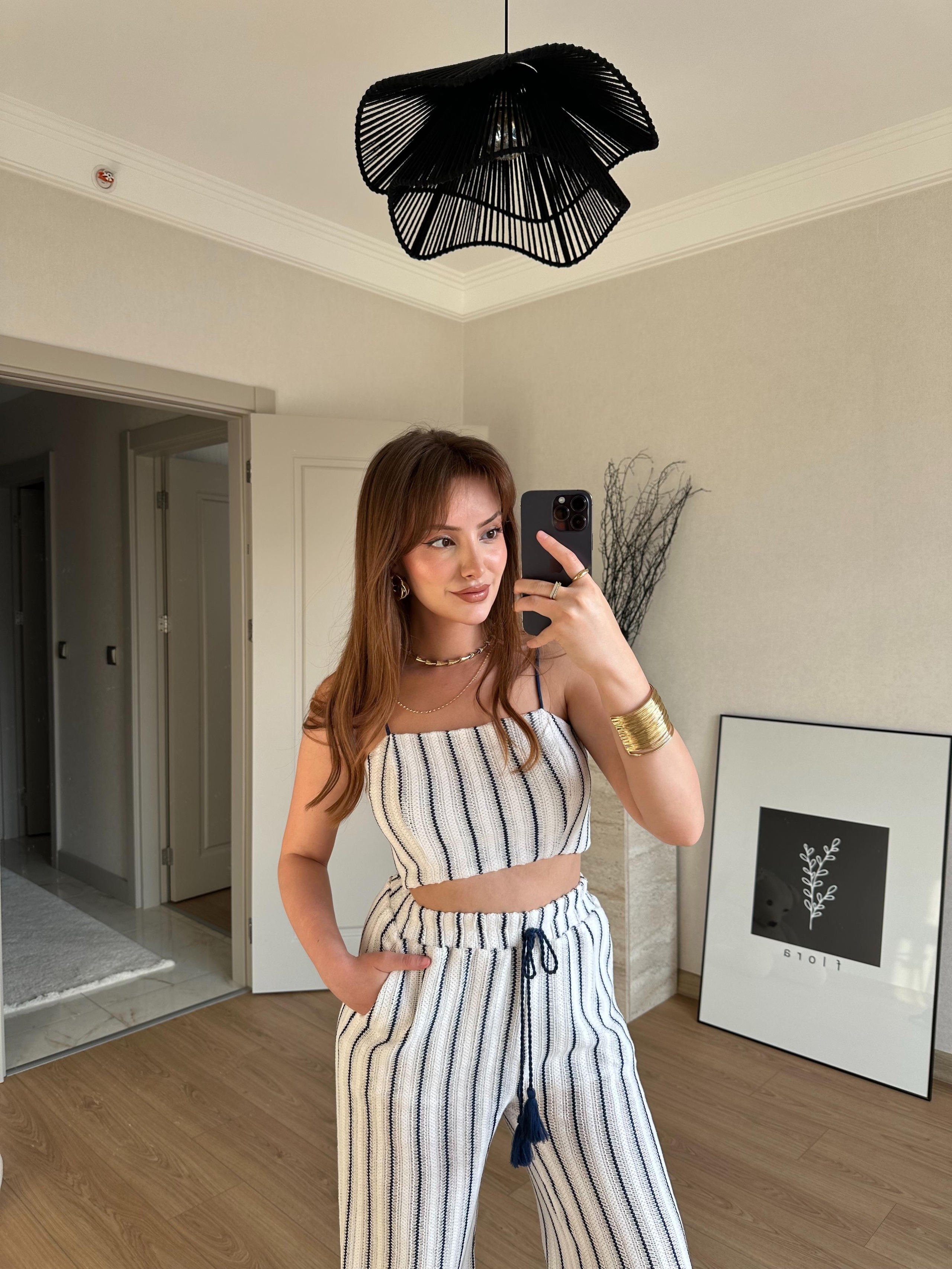 TAKIMECMEL BAŞARANÇizgi Detaylı Askılı Crop Bluz ve Pantalon