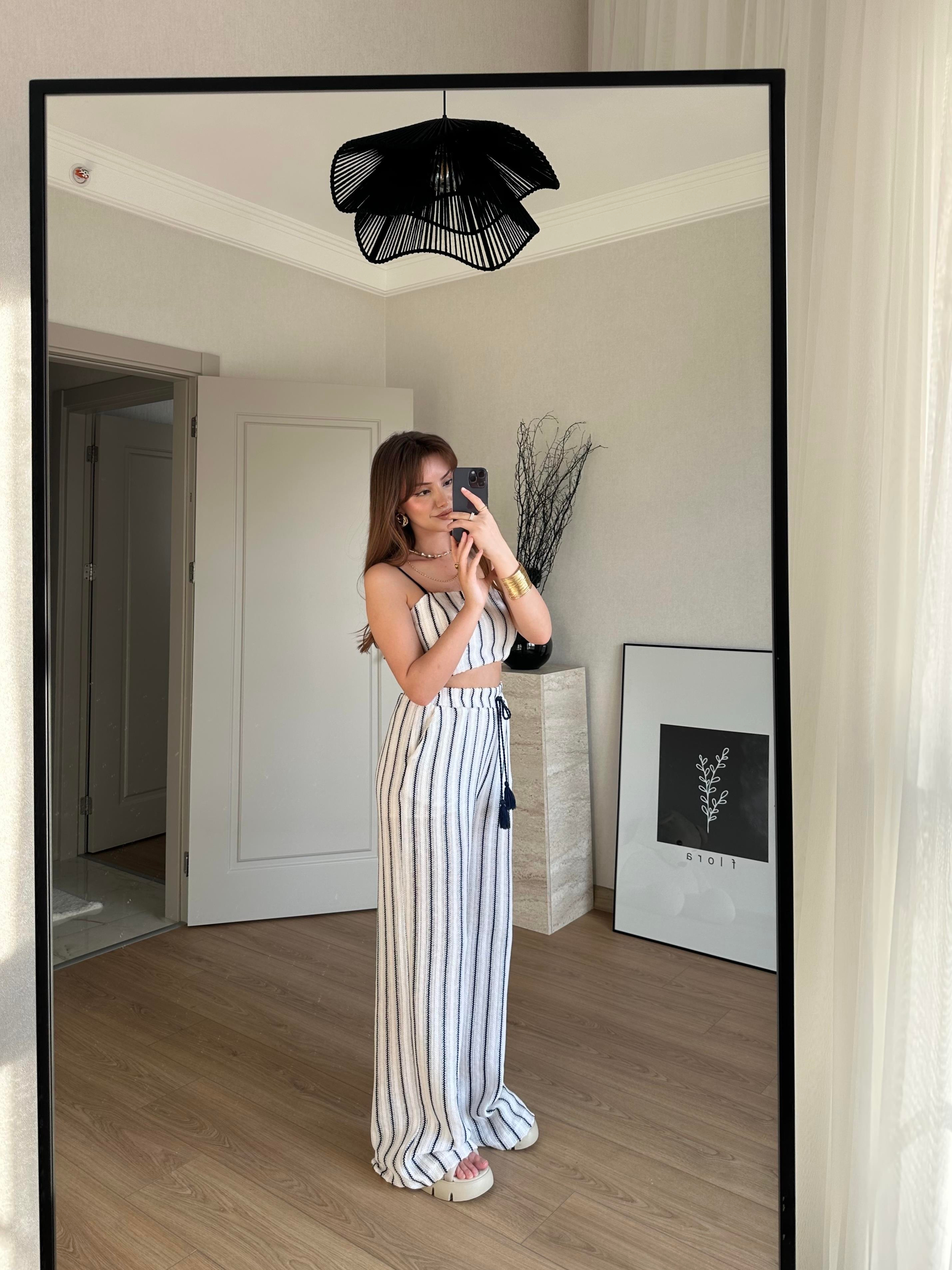 TAKIMECMEL BAŞARANÇizgi Detaylı Askılı Crop Bluz ve Pantalon