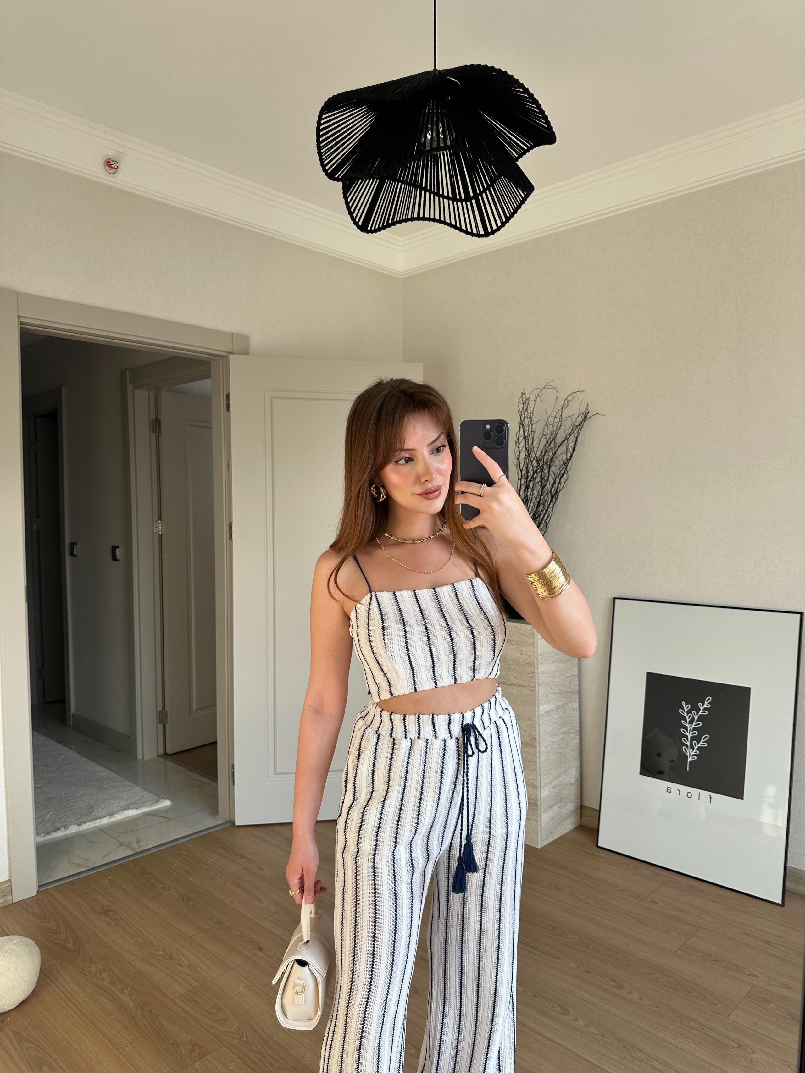 TAKIMECMEL BAŞARANÇizgi Detaylı Askılı Crop Bluz ve Pantalon