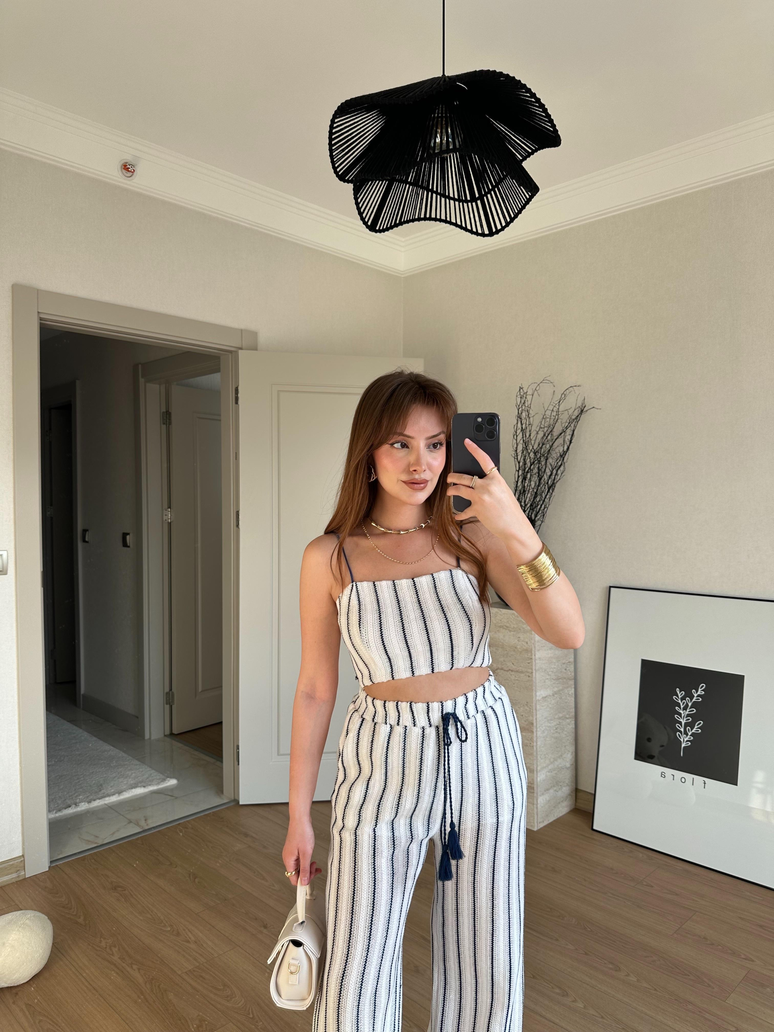 TAKIMECMEL BAŞARANÇizgi Detaylı Askılı Crop Bluz ve Pantalon