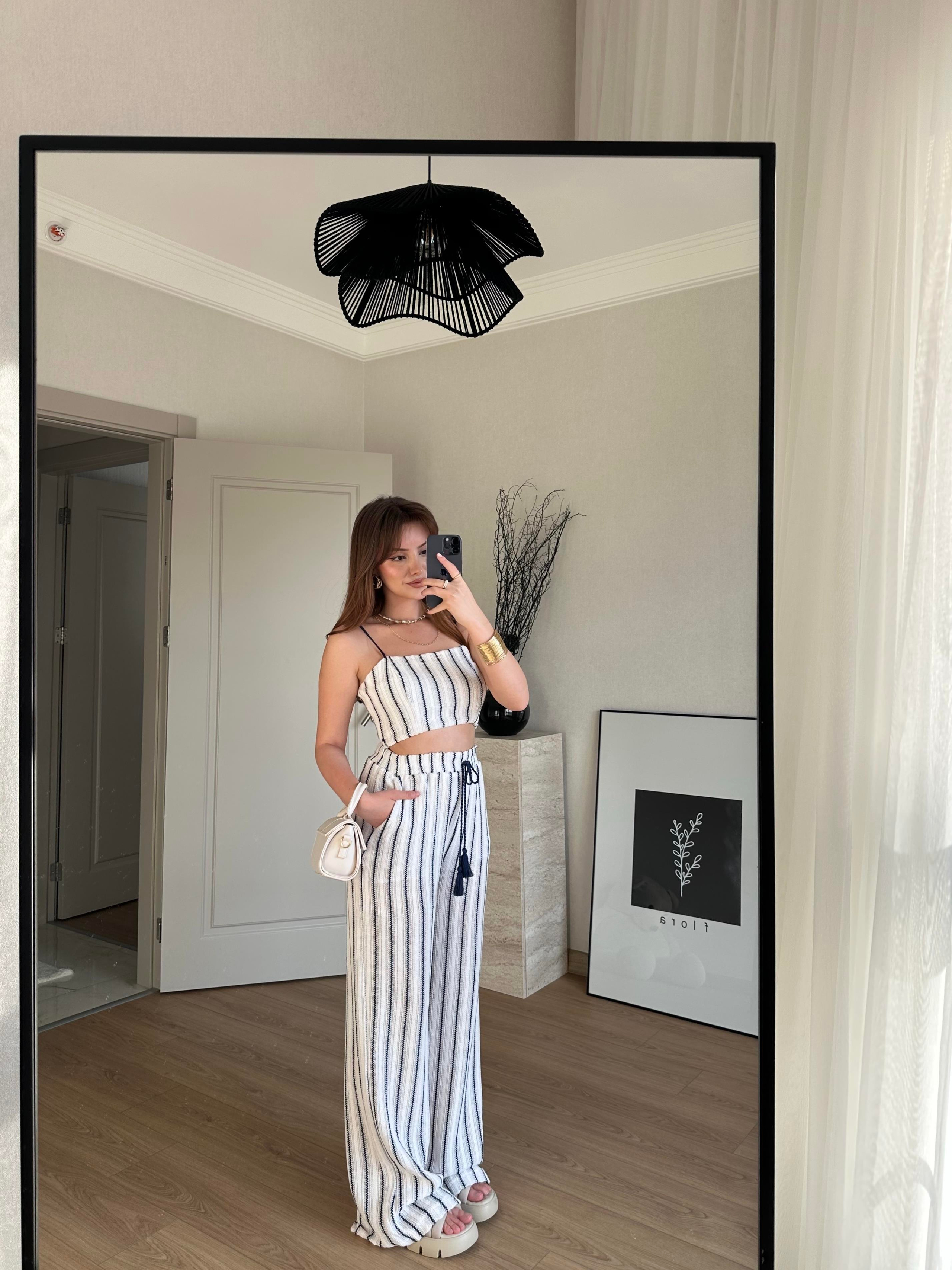 TAKIMECMEL BAŞARANÇizgi Detaylı Askılı Crop Bluz ve Pantalon