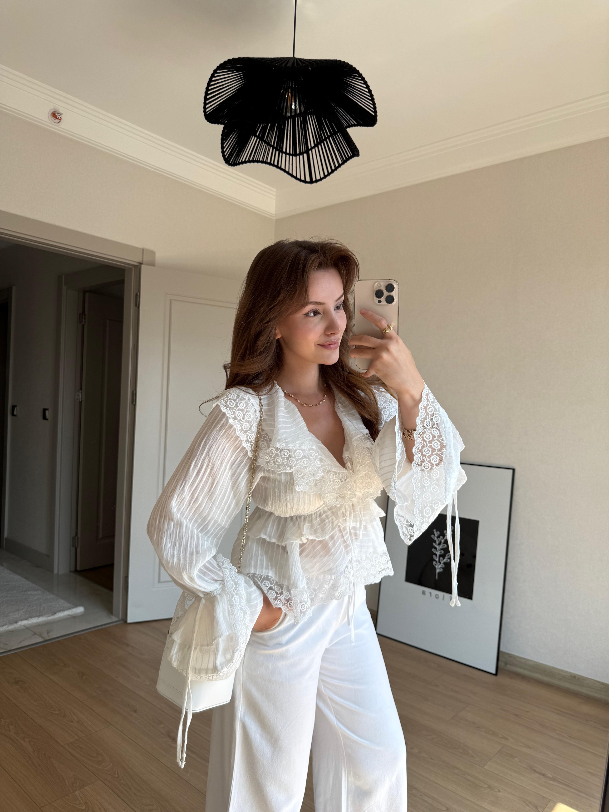 ÜST GİYİMECMEL BAŞARANDantelli Fırfırlı Bohem Beyaz Bluz