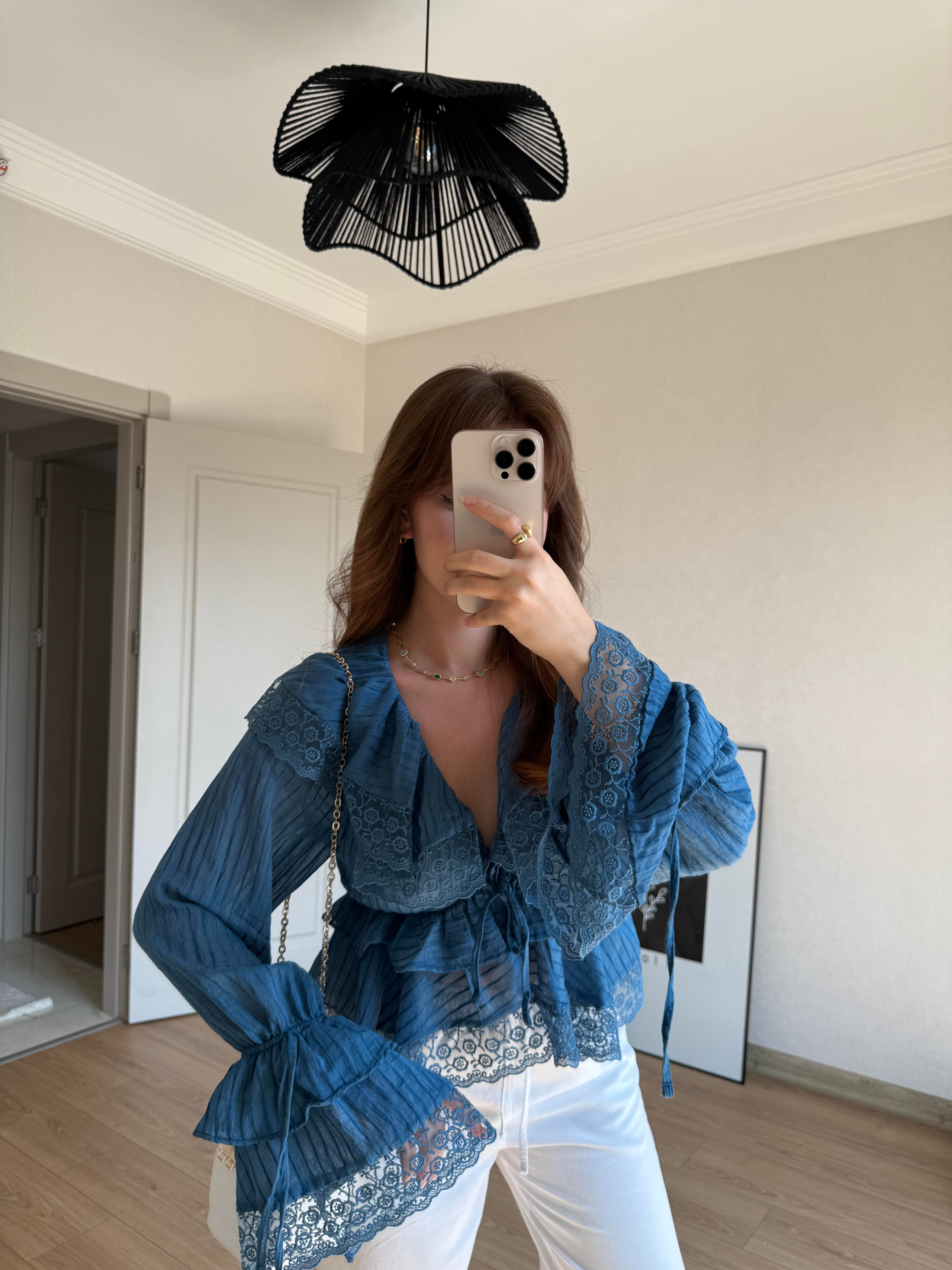 ÜST GİYİMECMEL BAŞARANDantelli Fırfırlı Bohem Mavi Bluz