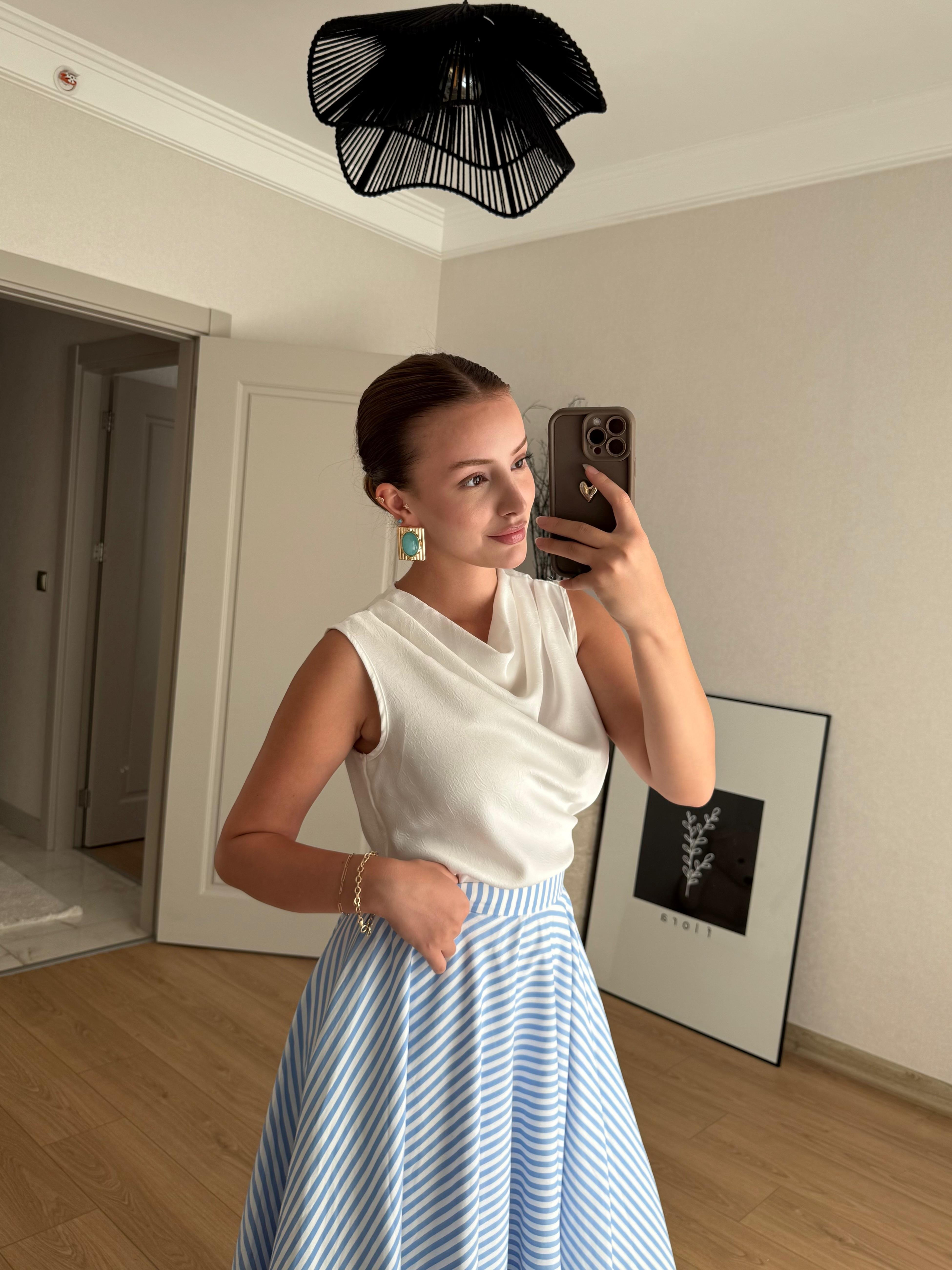 ÜST GİYİMECMEL BAŞARANDegaje Yaka Ekru Saten Bluz