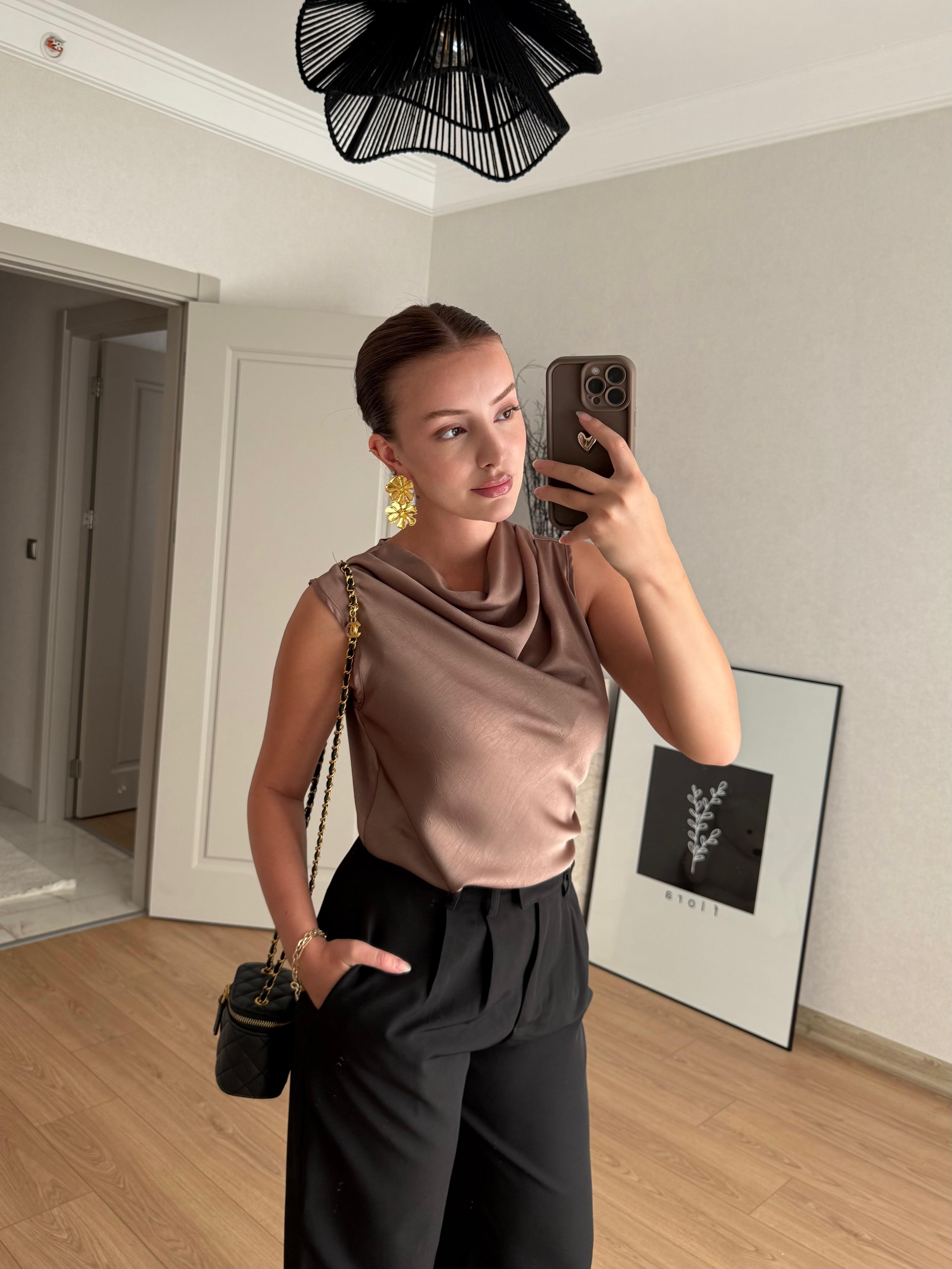 ÜST GİYİMECMEL BAŞARANDegaje Yaka Kahve Saten Bluz