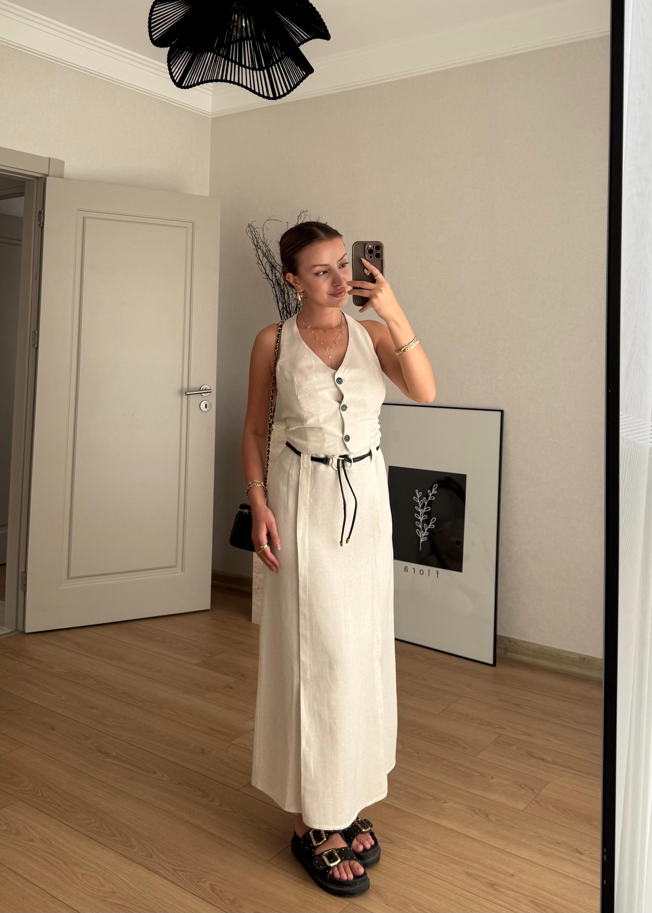 TAKIMECMEL BAŞARANDüğmeli Yelek ve Kemerli Midi Etek.