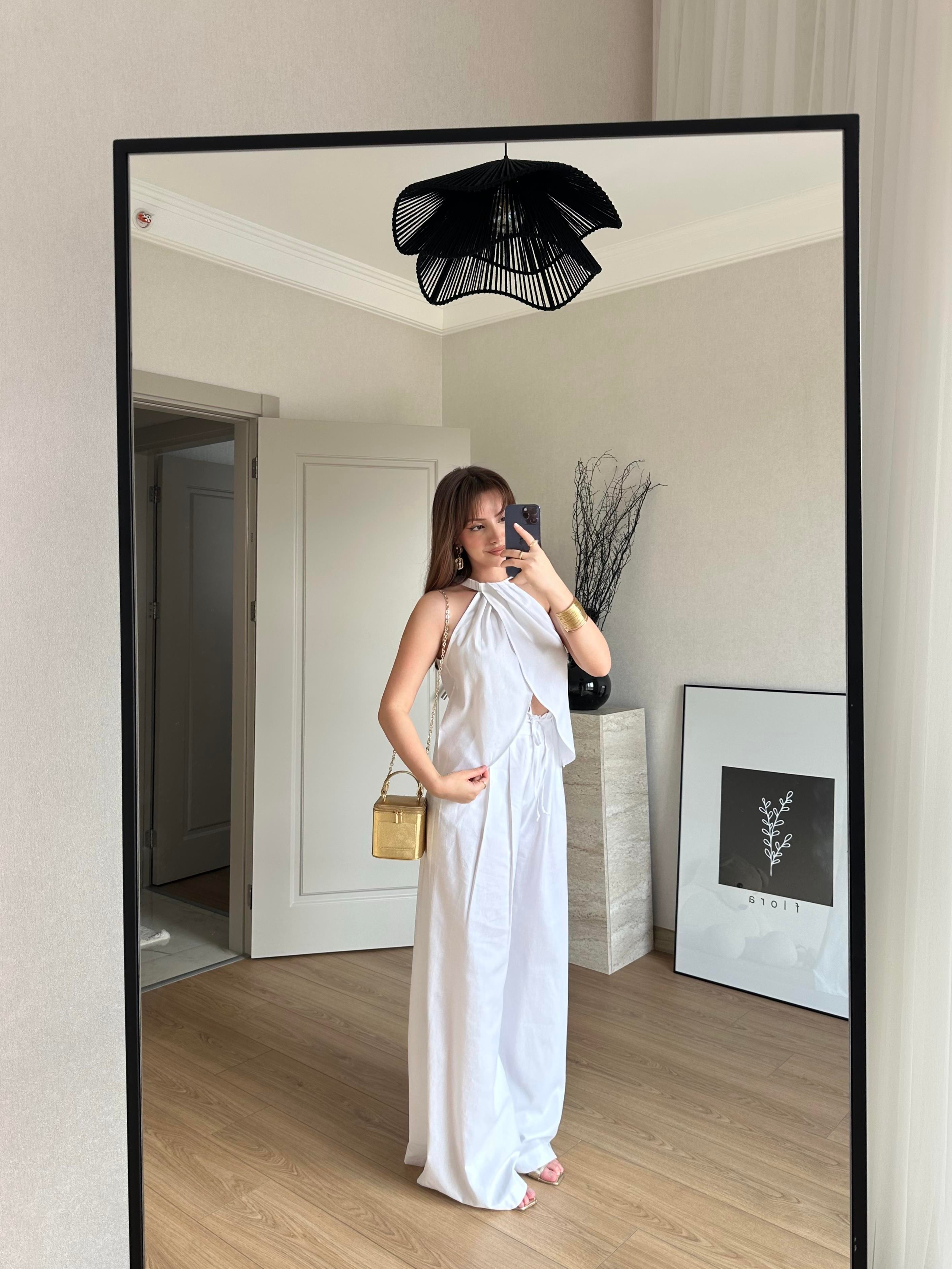 TAKIMECMEL BAŞARANHalter Yaka Kruvaze Bluz ve Pantalon Takım Beyaz