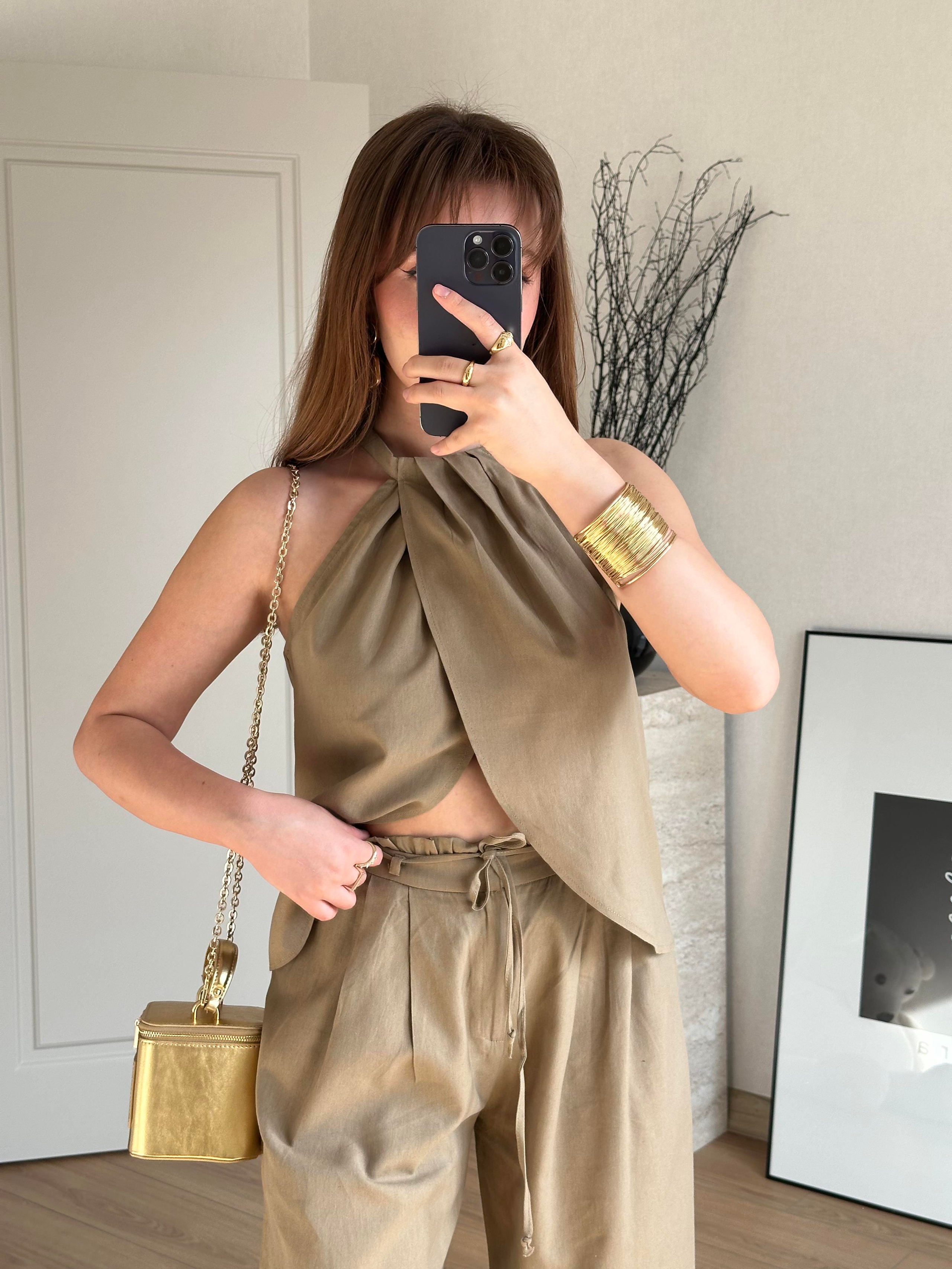TAKIMECMEL BAŞARANHalter Yaka Kruvaze Bluz ve Pantalon Takım Kahverengi