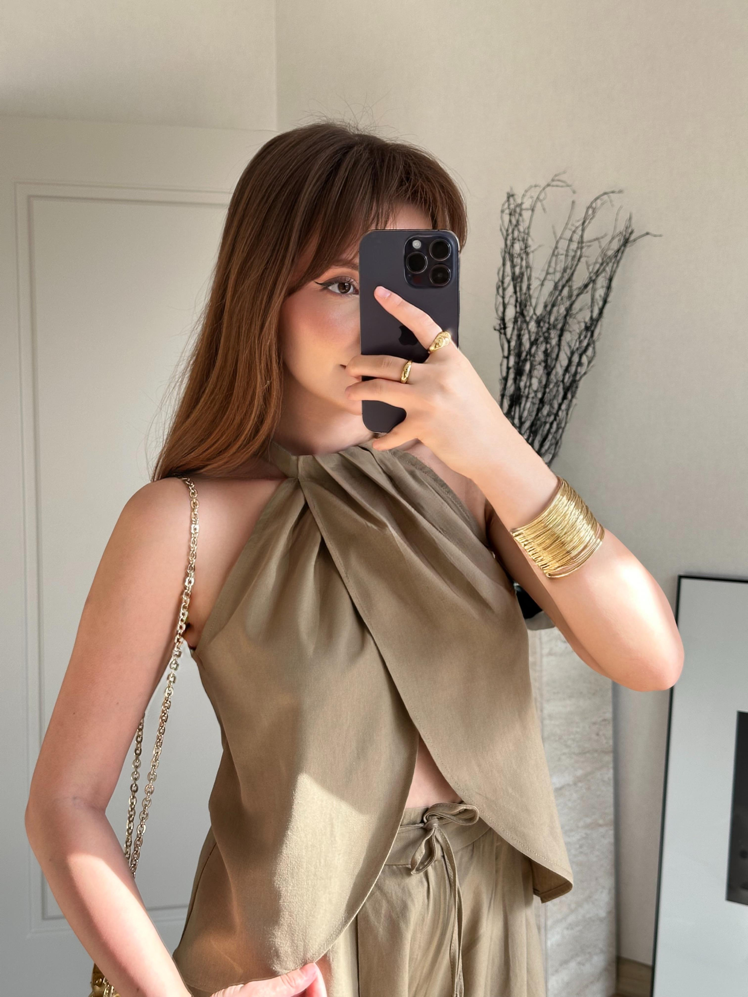 TAKIMECMEL BAŞARANHalter Yaka Kruvaze Bluz ve Pantalon Takım Kahverengi