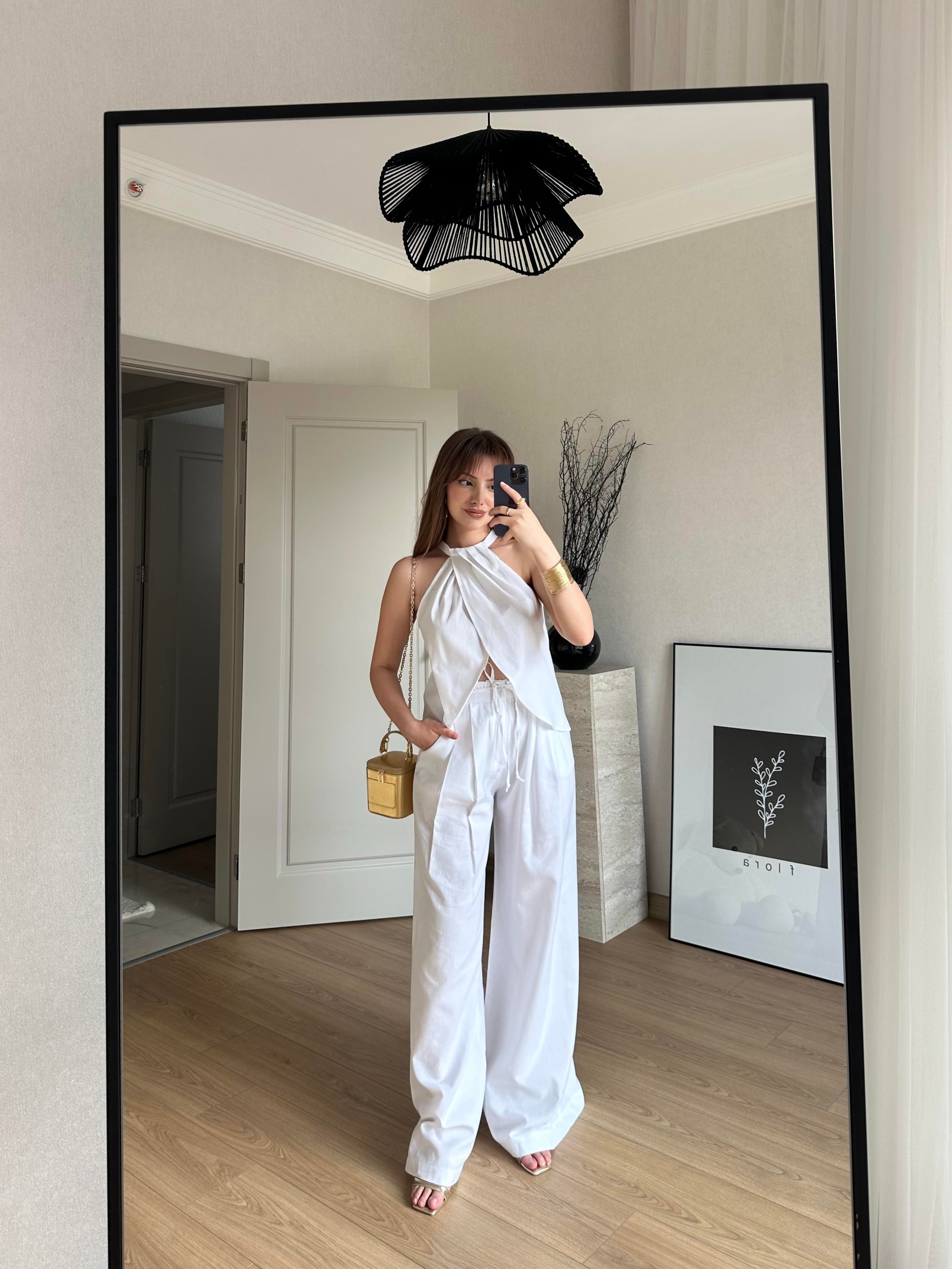 TAKIMECMEL BAŞARANHalter Yaka Kruvaze Bluz ve Pantalon Takım Beyaz