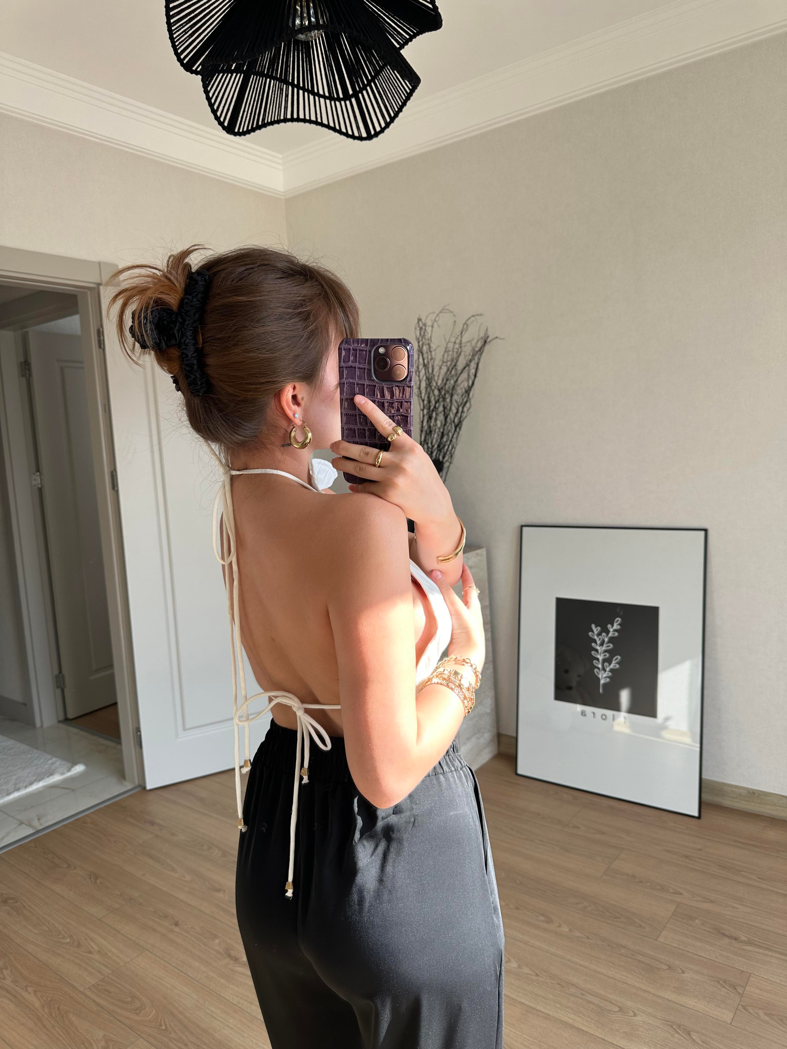 Halter Yaka Sırtı Bağlamalı Pileli Bluz Ekru