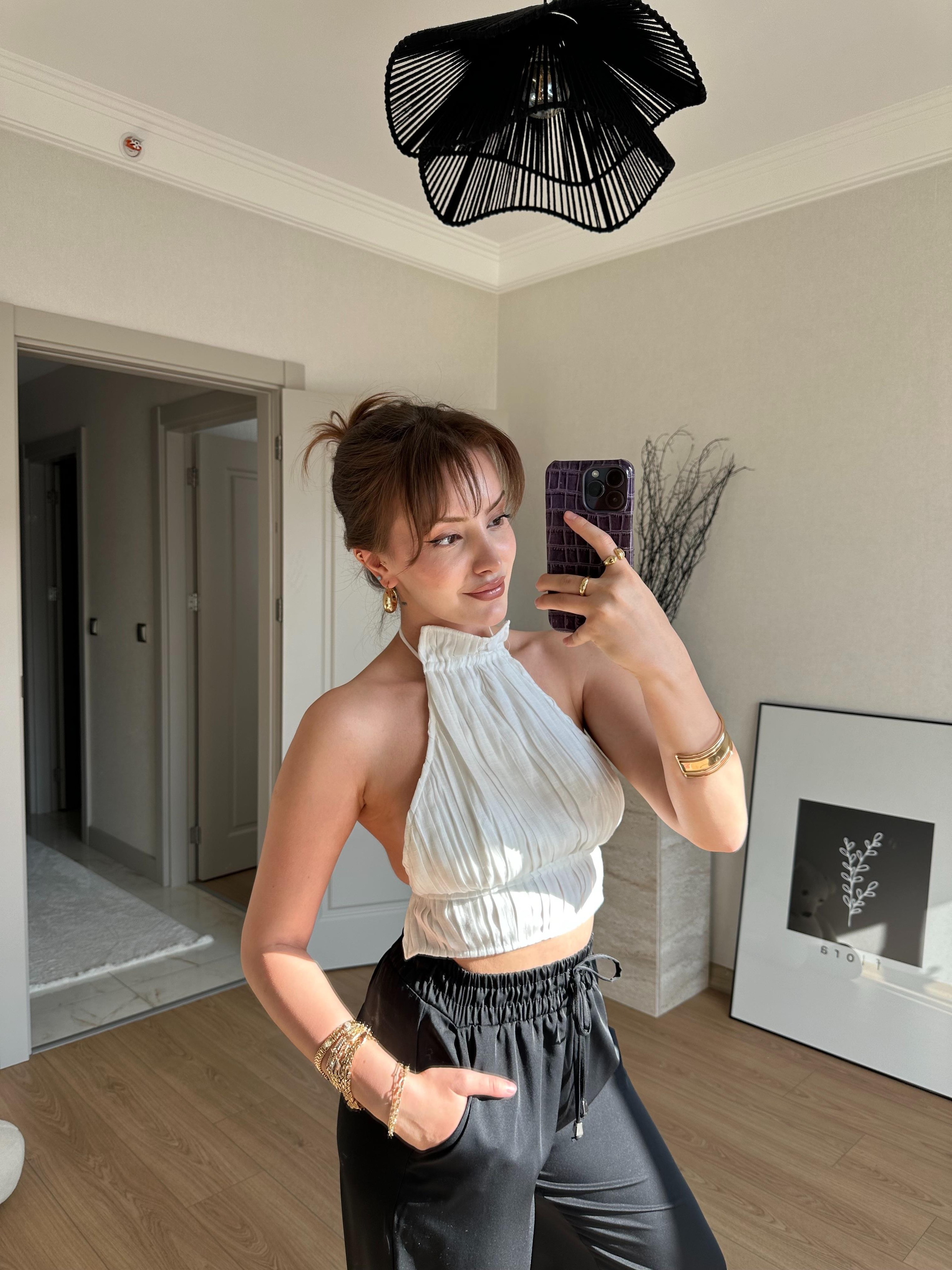 Halter Yaka Sırtı Bağlamalı Pileli Bluz Ekru