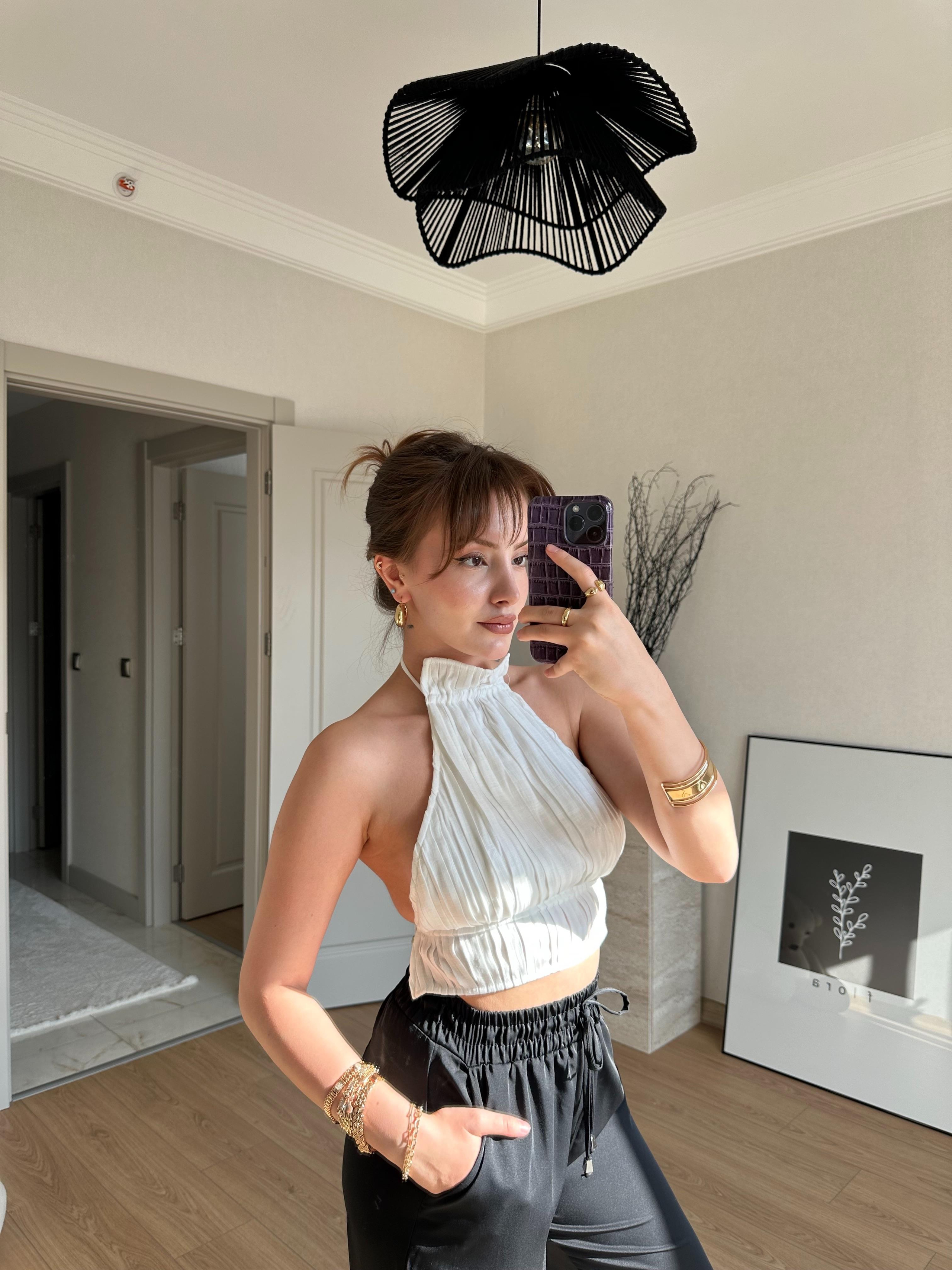 Halter Yaka Sırtı Bağlamalı Pileli Bluz Ekru
