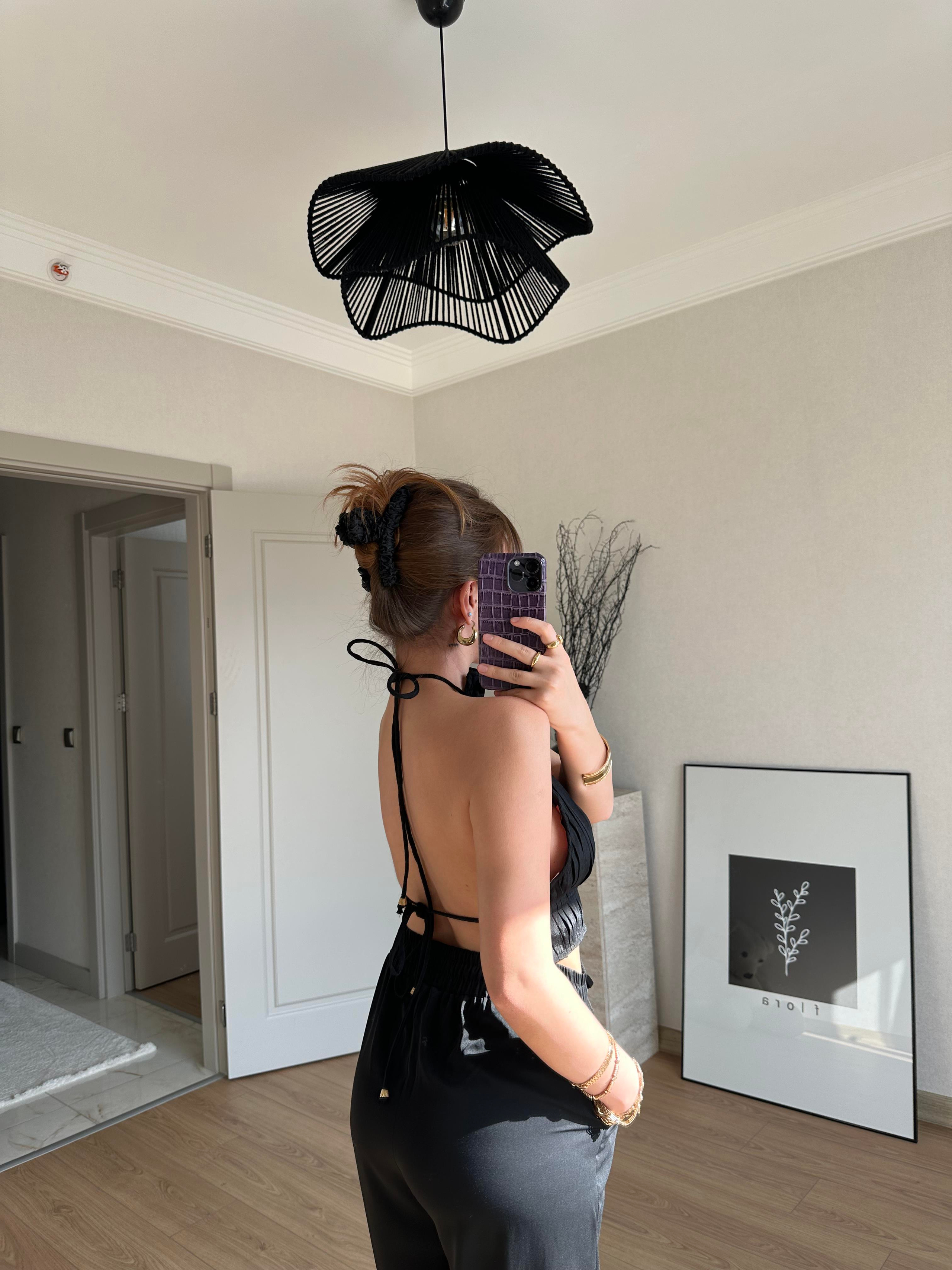 Halter Yaka Sırtı Bağlamalı Pileli Bluz Siyah