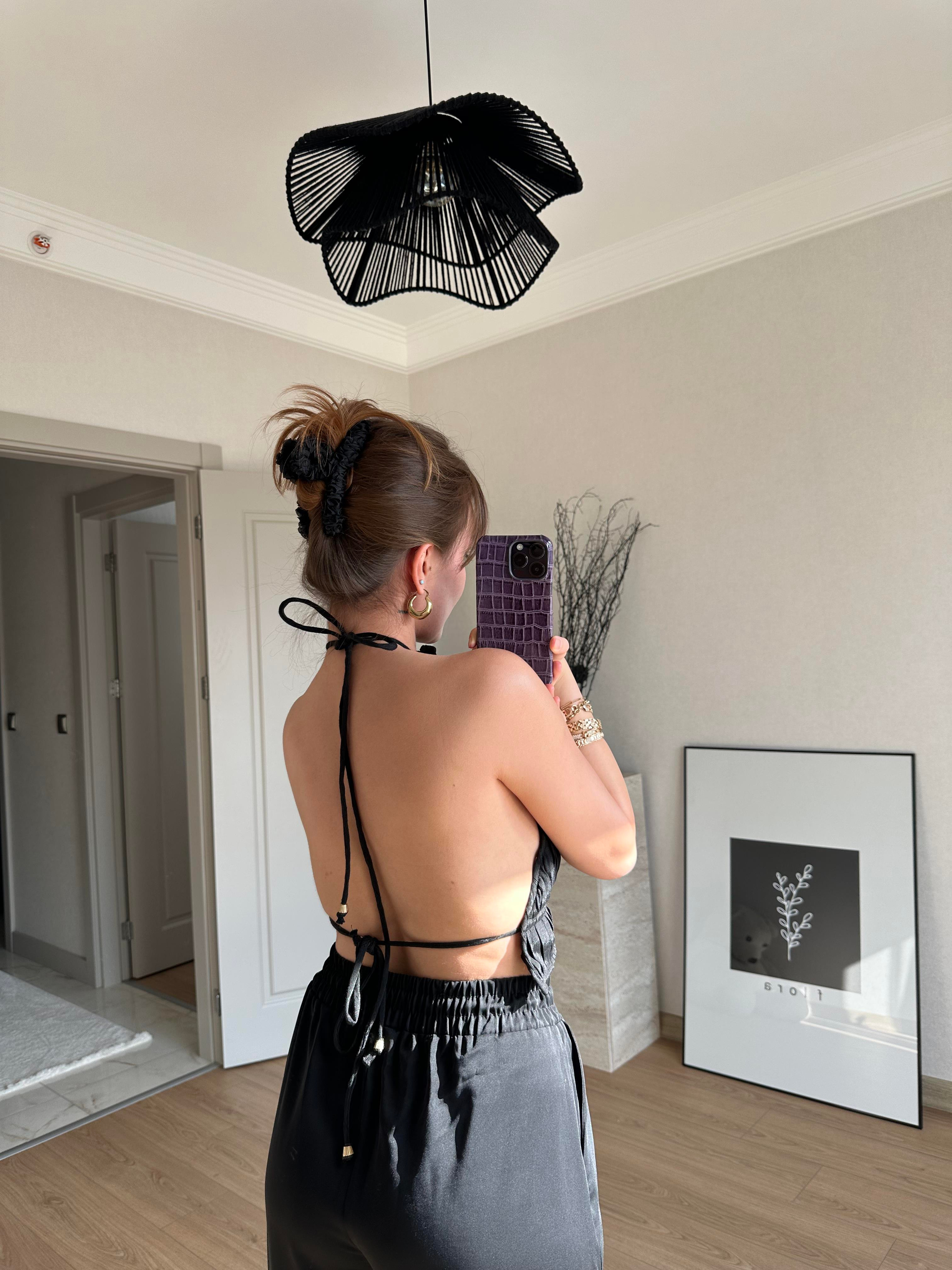 Halter Yaka Sırtı Bağlamalı Pileli Bluz Siyah