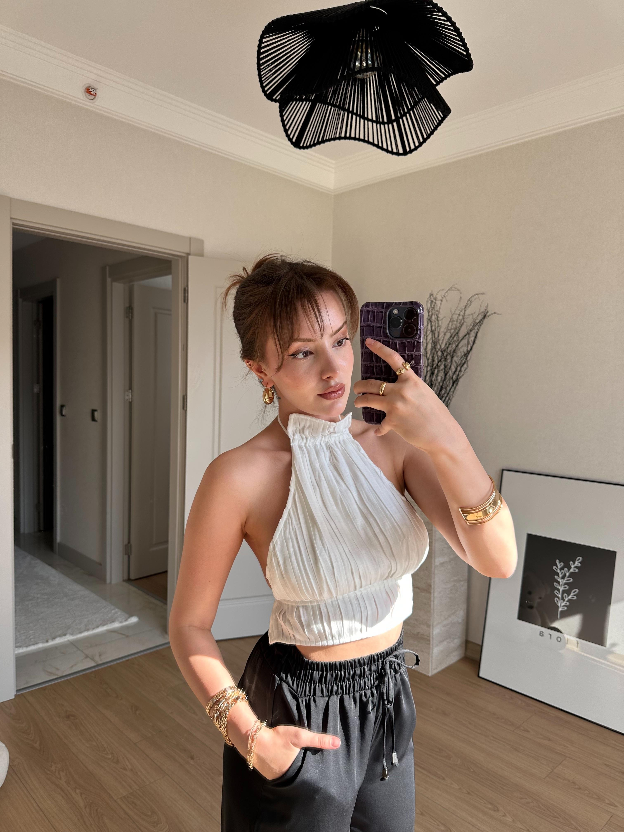 Halter Yaka Sırtı Bağlamalı Pileli Bluz Ekru