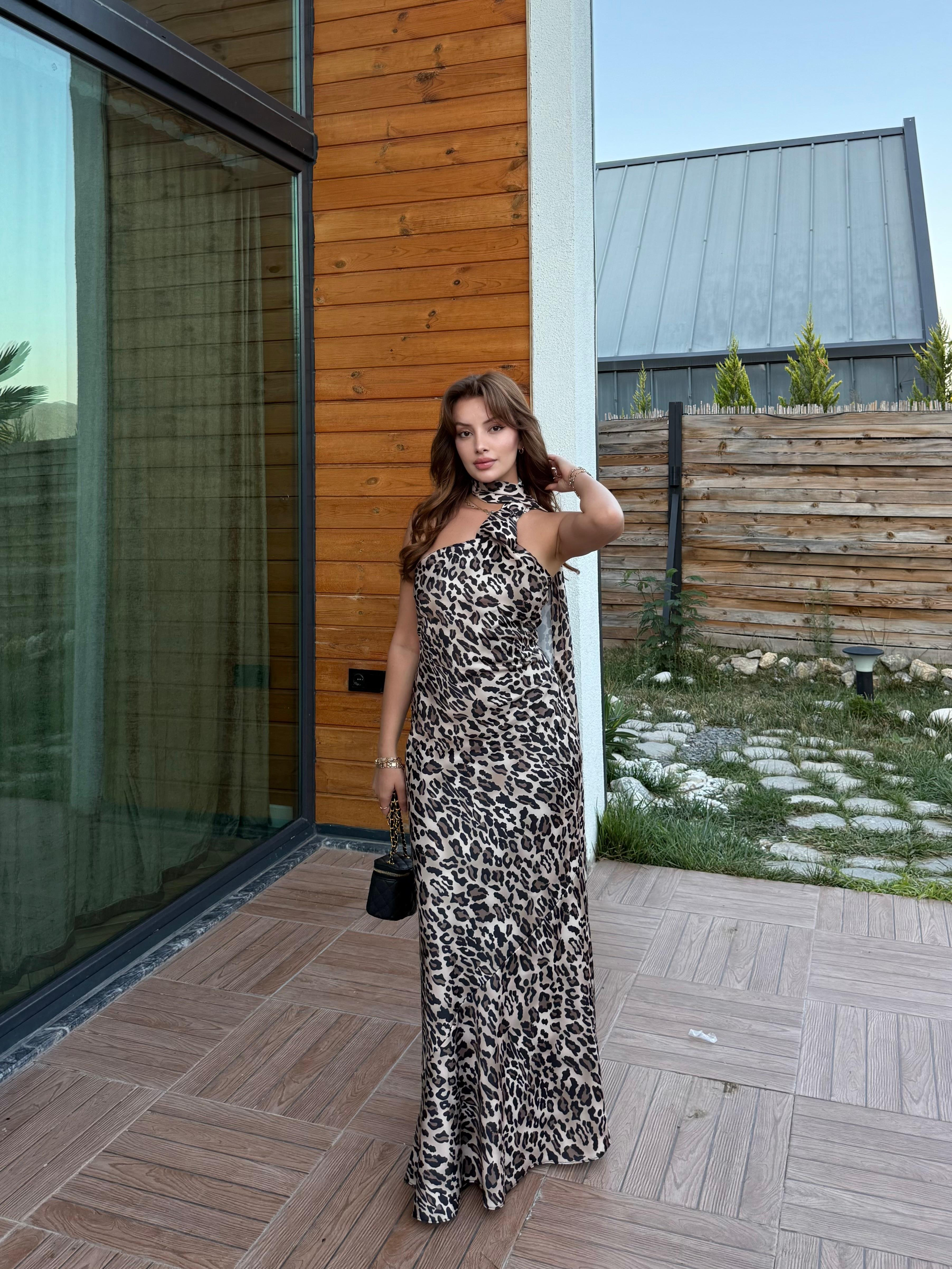 ELBİSEECMEL BAŞARANLeopar Desen Saten Elbise