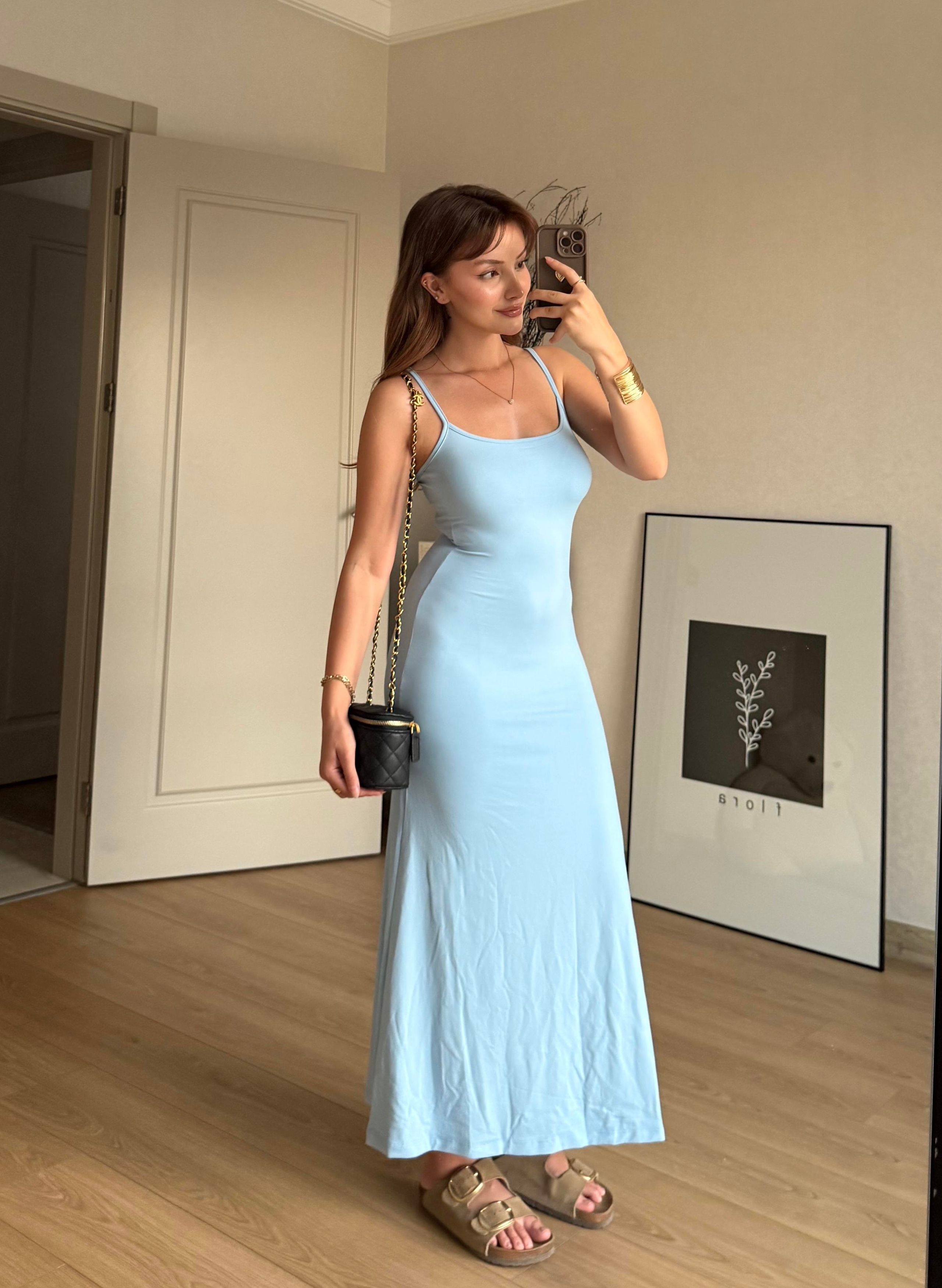 ELBİSEECMEL BAŞARANMavi İp Askılı Yırtmaçlı Elbise