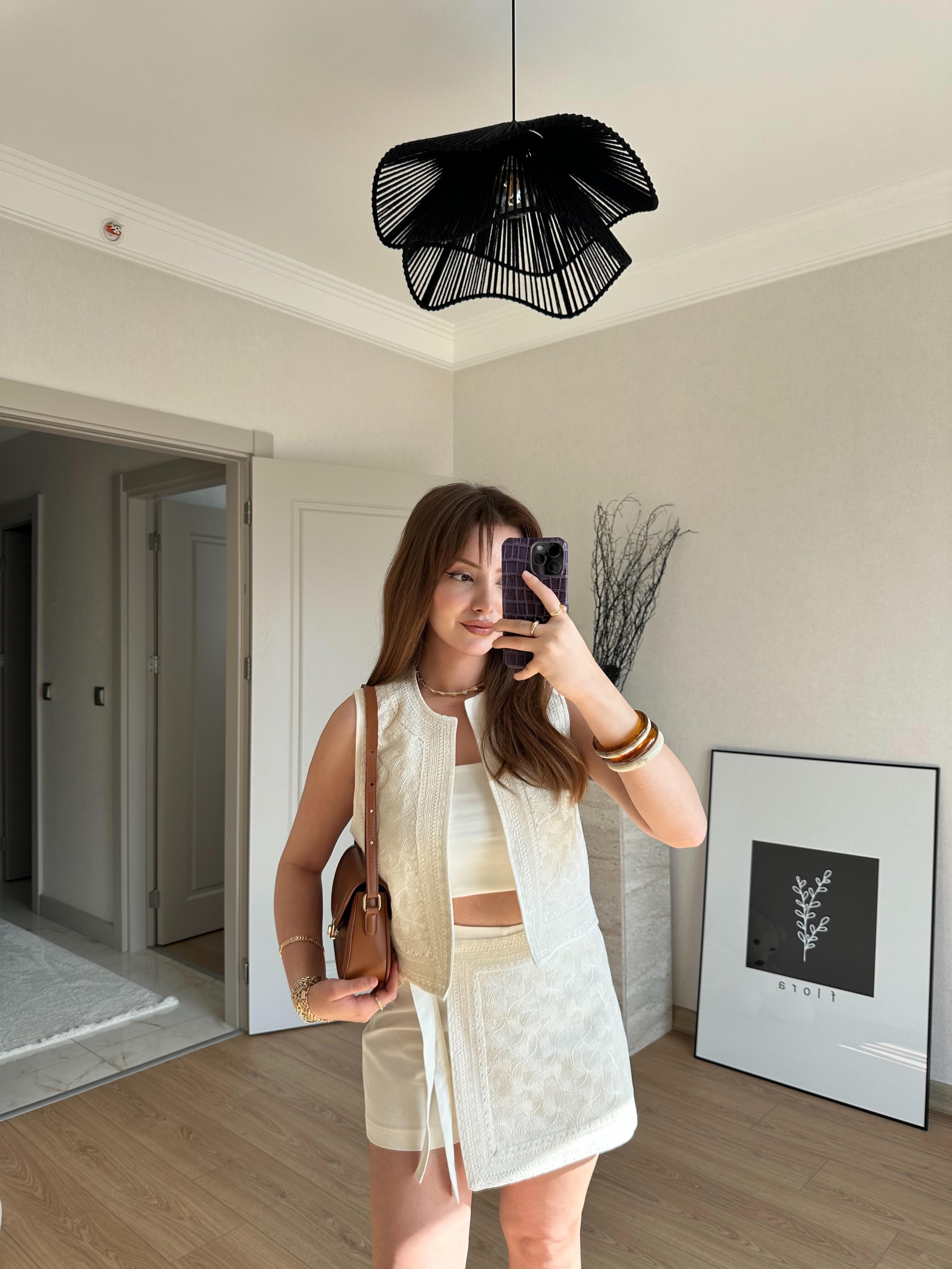 Nakış Detaylı Bağlamalı Mini Şort Etek Ekru