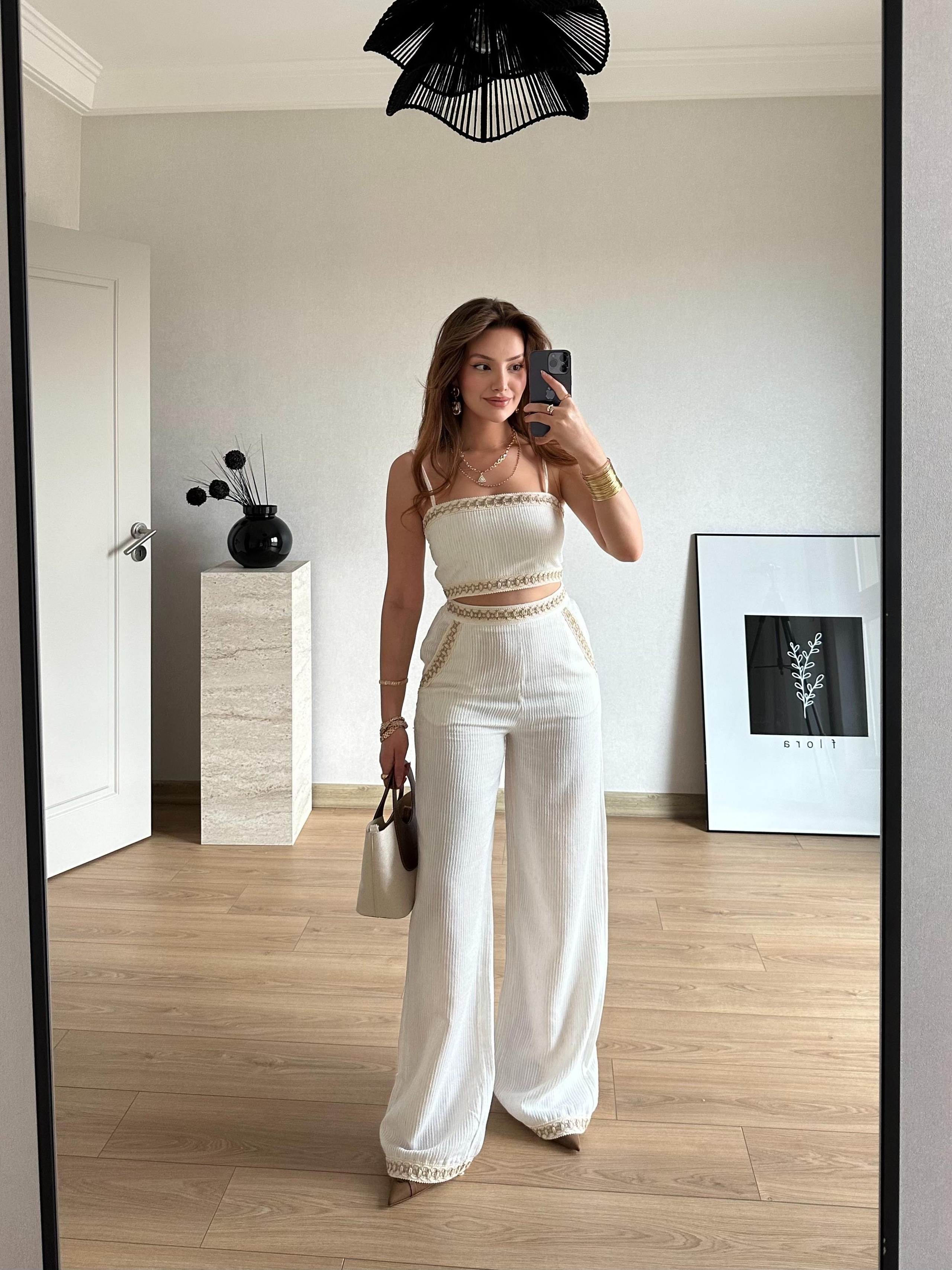 Şerit Detaylı Crop Bluz Ekru